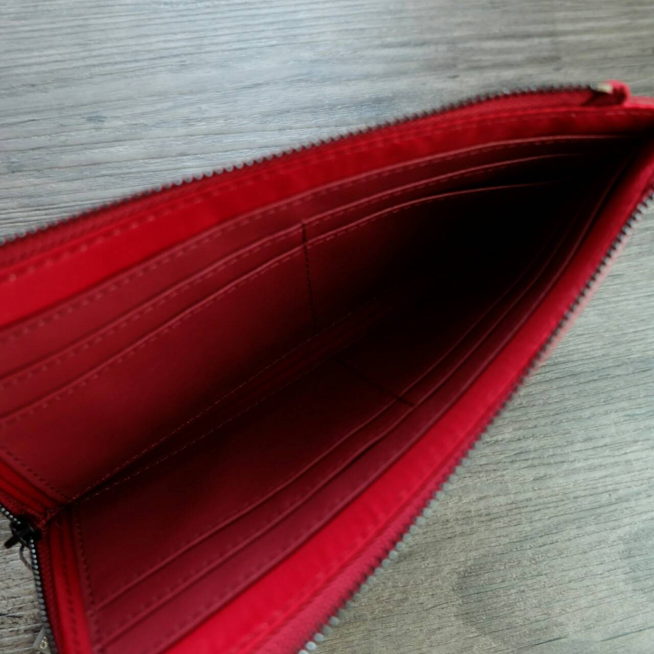 Charles & Keith Zip Wallet กระเป๋าสตางค์ใบยาว บาง พกพาสะดวก แถมกระเป๋าใบเล็กใส่บัตรให้อีก 1 ใบ เปิด - ปิดกระเป๋าด้วยซิป ภายในมีช่องใส่บัตรหลายช่อง และช่องใส่ธนบัตร ใบจริงสวย น่าใช้ทุกสีเลยค่าา