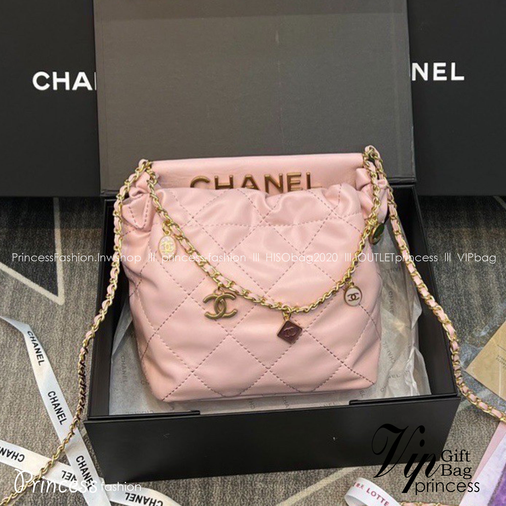Chanel ss22 shopping tote / Chanel 23P mini bucket bag น่ารักมากๆ กับกระเป๋าสะพายไซส์มินิ ที่ปล่อยผ่านไม่ได้จริง ดีไซน์สายโซ่คล้องแขนตกแต่งอะไหล่ห้อยเพิ่มมูลค่า