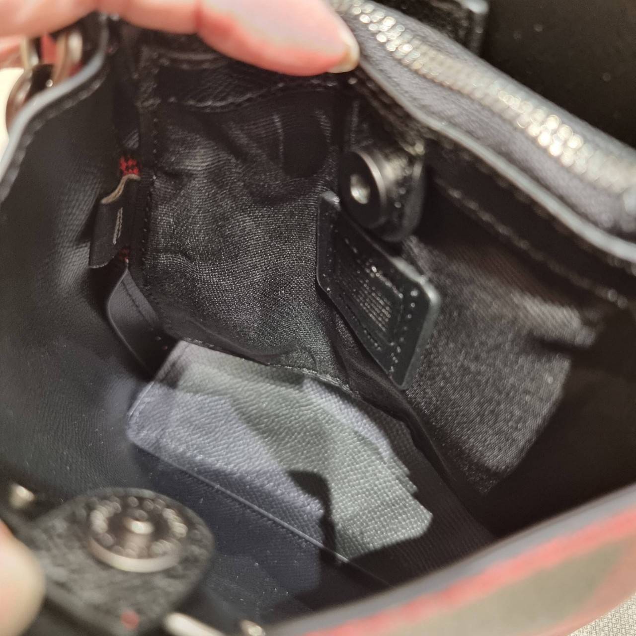 COACH MINI TOWN BUCKET BAG IN SIGNATURE CANVAS WITH VINTAGE MINI ROSE PRINT ((7270 7268 7267)) คอลเลคชั่นใหม่ล่าสุด!! น้องสาวคนสวยมาแล้วจ้า สดใสต้อนรับเทศกาลคริสต์มาส 🎅🎄 กระเป๋าบัคเก็ต ไซส์มินิ ใบจริงน่ารักม้าก!! น่าใช้แบบที่สุด วัสดุหนังแ