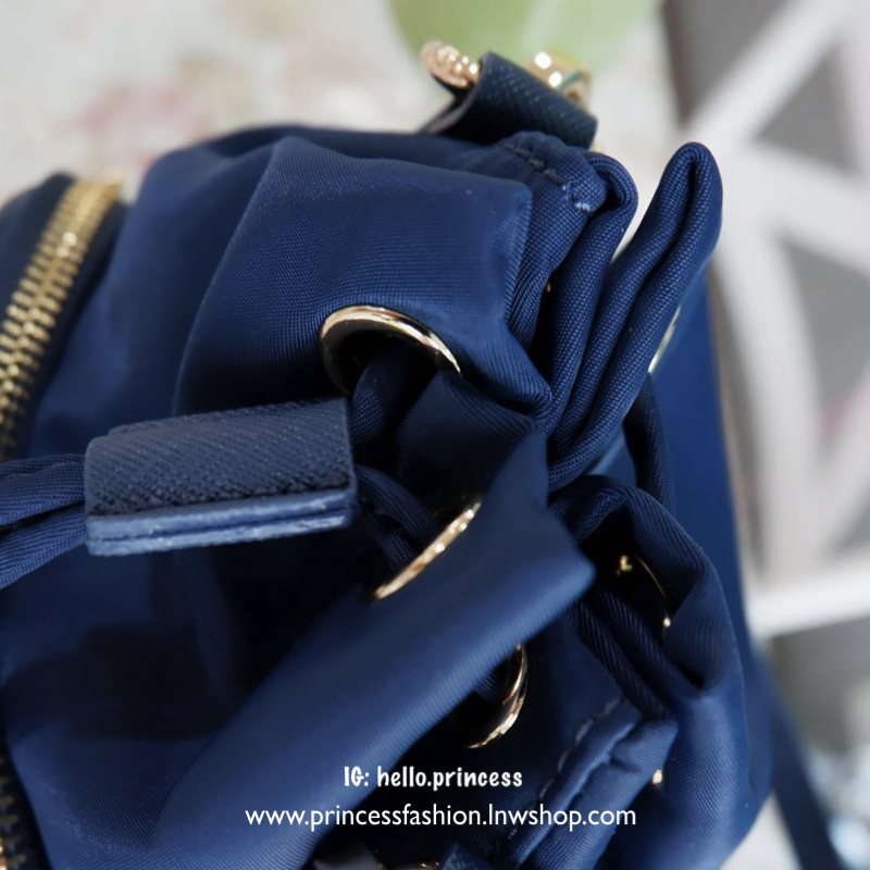 Prada bucket bag S Best seller! กระเป๋าทรงขนมจีบสุดฮิต ขนาดกำลังน่ารัก วัสดุ nylon silk คุณภาพดี สินค้า premium gift จากแบรนด์ Prada อะไหล่ทองทั้งใบ ด้านหน้าประดับ logo brand เปิดปิดแบบเชือกรูด drawstring ภายในกว้าง ใส่กระเป๋าสตางค์ยาวได้ มีช่องเล็ก และช่
