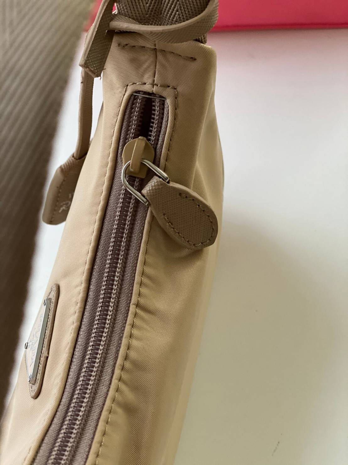 พรีเมี่ยมกิ๊ฟแท้ 100% 】สีใหม่พร้อมส่งที่นี่ที่เดียว Prada nylon mini shoulder bag กระเป๋าถือหรือสะพายไหล่ size mini