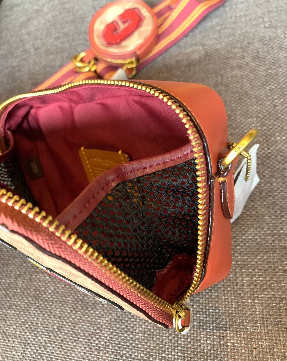 COACH CHARTER SLIM CROSSBODY IN SIGNATURE CANVAS WITH PATCHES ((C6744)) 📌พร้อมส่งที่ไทย สวยก่อนใครไปเลยยค่าา! 🌈จัดส่งพร้อมกระเป๋าพวงกุญแจแบรนด์แบบมีซิปอีกหนึ่งใบ กระเป๋าสะพายแบบครอสบอดี้ร์ หนังแท้สวย