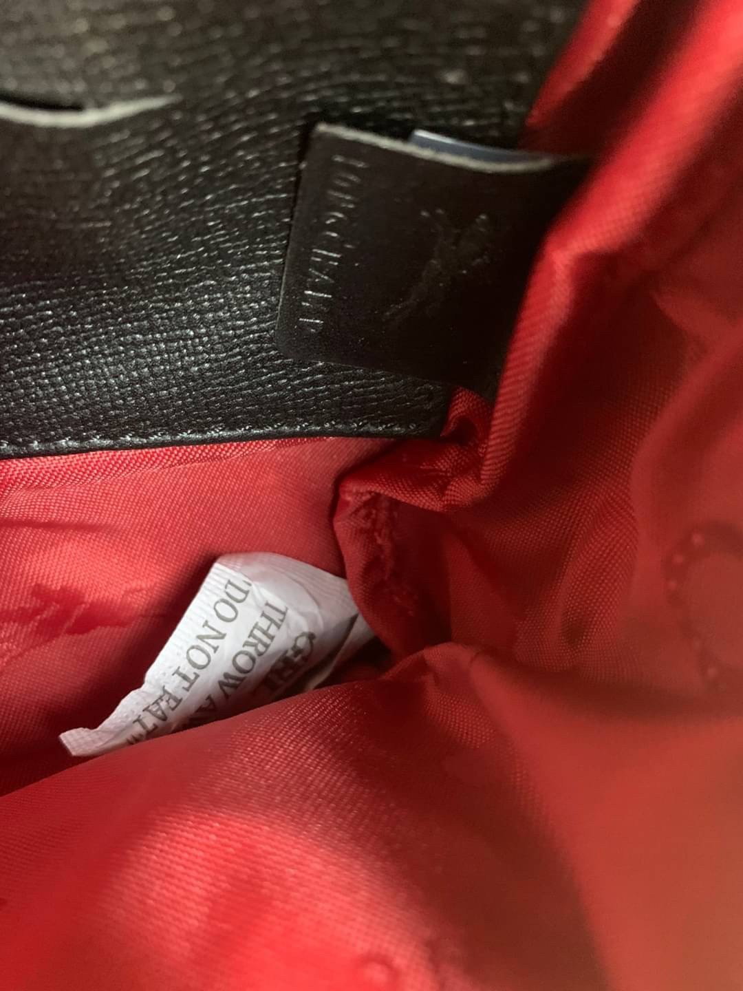 LONGCHAMP LE PLIAGE LGP BELT BAG M เท่ห์อย่างมีสไตล์กระเป๋าทรงคาดอกและคาดเอวดีไซน์แนวสปอร์ต เพิ่มความโดดเด่นทันสมัยด้วยลายซิกเนเจอร์ มีช่องซิปที่ใช้งานง่ายช่วยให้คุณหยิบใช้สิ่งของจำเป็นได้อย่างสะดวกและง่ายดาย และผสานสายรัดแบบปรับได้เข้ากับหัวเข็มขัดตัวล็อ