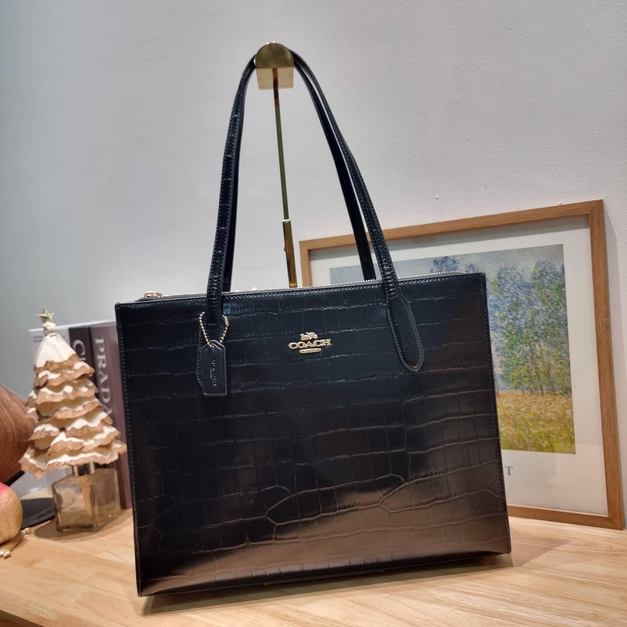 COACH NINA CARRYALL CL654 / COACH Nina Tote Bag พร้อมส่ง 2 สี กระเป๋าโท้ทสะพายไหล่ ใบใหญ่ คอลเลคชั่นใหม่ ตอบโจทย์คนที่ชอบใส่ของเยอะๆได้อย่างดี ดีไซน์รูปทรงคลาสสิค เรียบหรู