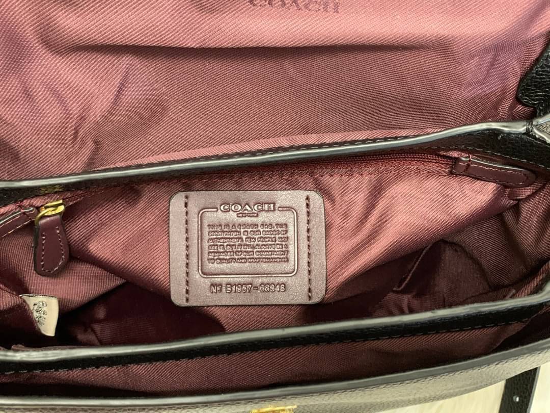 COACH CASSIE CROSSBODY BAG((68349//68348)) พร้อมส่งค่ะ! รุ่นฮิต กระเป๋าหิ้วได้//สะพายข้างหรือครอสบอดี้ร์ได้ หนังแท้นิ่มสวย เปิดปิดกระเป๋าแบบหมุนล็อค ภายในกระเป๋ามี3ช่องให้ใส่ของ แต่ล่ะช่องกว้าง สามารถใส่กระเป๋าเงินใบยาวได้;ของอื่นๆได้จุทีเดียวค่ะ ;มีช่องซ