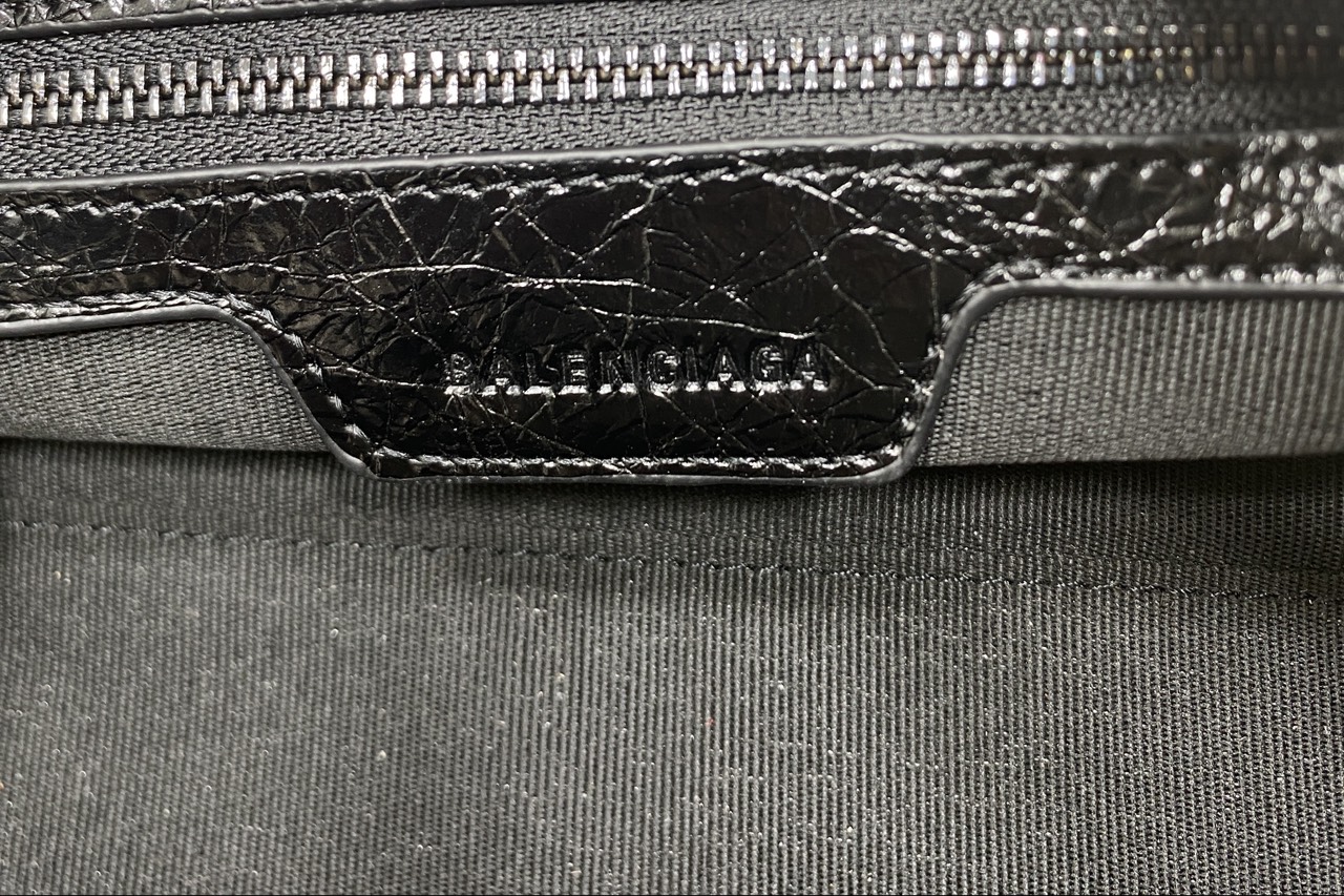 ORI หนังแท้ | Balenciaga Le City Bag East-west Bag กระเป๋าถือ/สะพายข้างทรงยาวดีไซน์โดดเด่นสวยเท่ล้ำสมัย ที่สุดแห่งความไอคอนิกไม่เหมือนใคร มีกิมมิคและลูกเล่นแพรวพราว