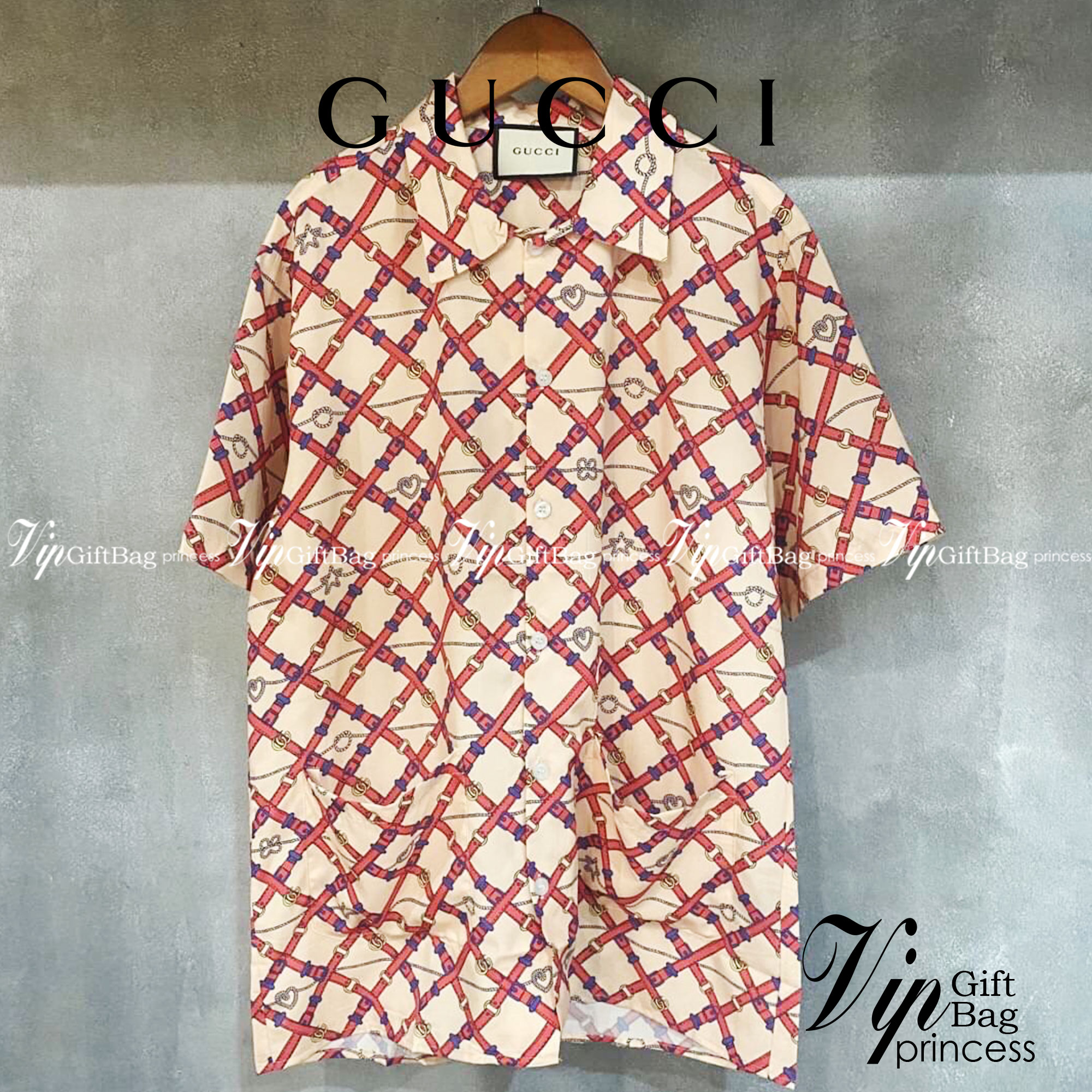 Gucci Oversized paper effect Bowling Print Shirt / Gucci Men's Shirts / Gucci Shirt งานเกรดออริจินอล พิมพ์ลายคมชัด มีป้ายแท็กที่คอเสื้อทุกตัว พร้อมส่งที่ไทย ภาพสินค้าถ่ายจากงานขายจริง ใช้งานต่างประเทศได้