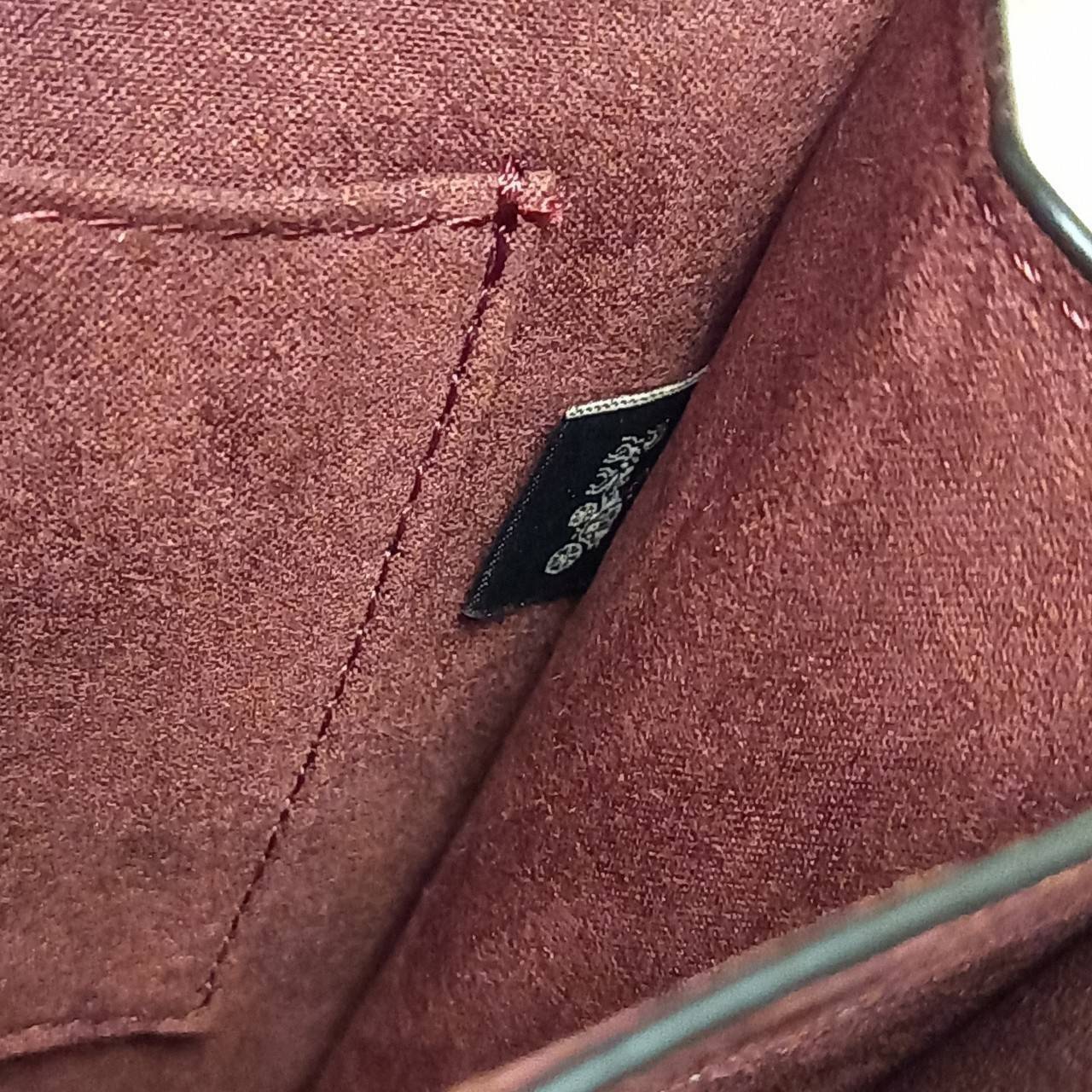 COACH KLARE CROSSBODY IN SIGNATURE CANVAS WITH RIVETS (90400) กระเป๋าถือ กระเป๋าสะพาย รูปทรงสวยงามสุดคลาสสิค แมทท์ง่ายเข้าได้กับทุกลุค แอบกระซิบดังๆนิดนึงว่า! ใบจริงสวยม๊ากก!!// วัสดุแคนวาส ผสมหนังแท้ อยู่ทรง รูปทรงสวยม๊ากก!// ด้านในแบ่งช่องให้ถึง 4 ช่อง 