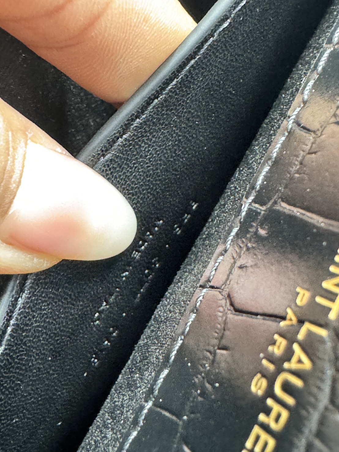 ORI หนังแท้ | 24cm Ysl Kate Croc Tassel Bag / YSL Woc Bag กระเป๋าสะพายทรง woc เรียบหรูดูแพงที่แท้จริง งานหนังลายจรเข้เต็มใบโดดเด่นด้วยโลโก้แบรนด์สุดหรู พร้อมพู่ห้อย รุ่นฮิตลอดกาลดูดีมีระดับ