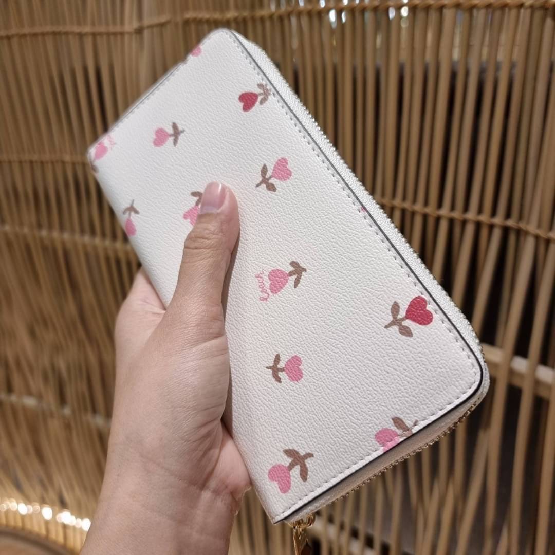 OUTLET 】COACH ACCORDION ZIP WALLET IN SIGNATURE CANVAS F86093 C3287 F98126 กระเป๋าสตางค์ใบยาว น่ารักน่าใช้