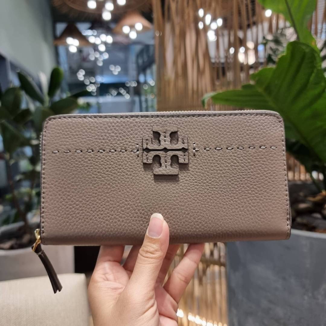 TORY BURCH MCGRAW ZIP CONTINENTAL WALLET กระเป๋าสตางค์ใบยาวรุ่นหายาก จัดเต็มสีสวยพร้อมส่ง ขนาดกำลังพอเหมาะ วัสดุหนังวัวสัมผัสดีมาก