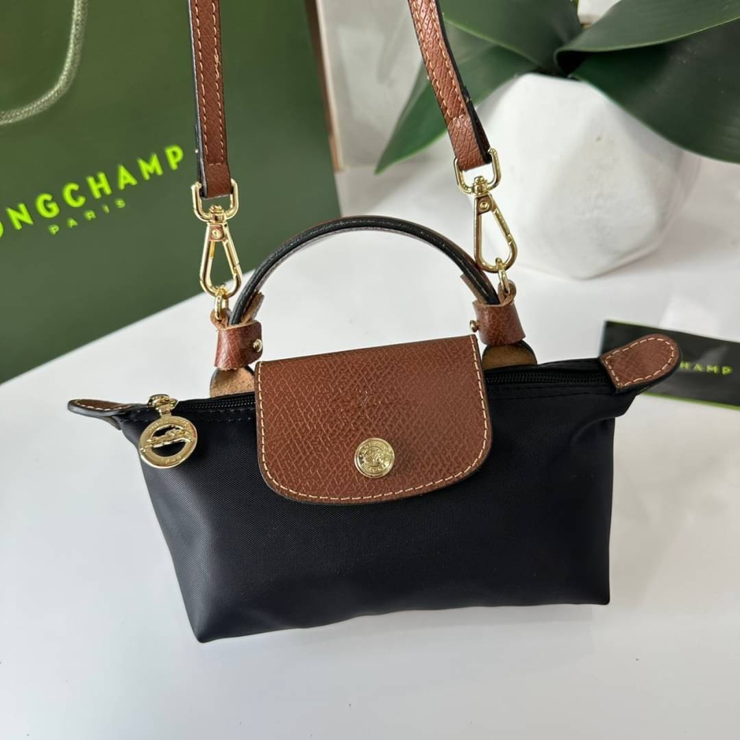 LONGCHAMP LE PLIAGE ORIGINAL Pouch with handle กระเป๋าใบเล็กขนาดกระทัดเหมาะกับใส่ของจำเป็นจุกจิก กันน้ำได้ พร้อมส่ง