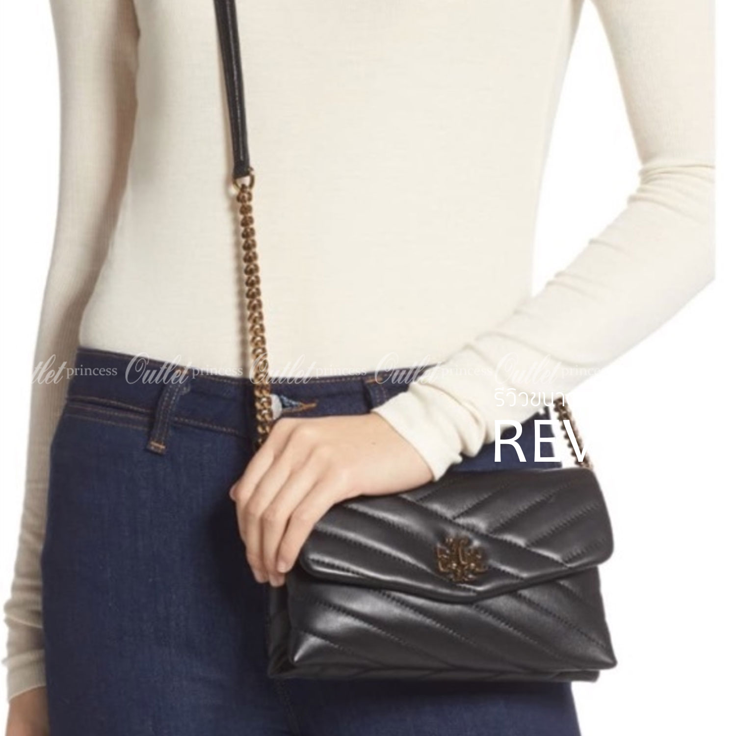 Tory Burch Kira Crossbody Bag กระเป๋าสะพายข้างทรงสวย ใบขนาดเล็กกำลังดี วัสดุหนังสังเคราะห์ นิ่มมือมากกก **อะไหล่ทองวินเทจ ประดับโลโก้แบรนด์เป็นตัวล็อคด้านหน้า ด้านในบุผ้าไนลอนปั้มแบรนด์ แบ่งช่องเป็นสัดส่วน พร้อมช่องซิปกลาง สามารถใส่กระเป๋าสตางค์ใบกลาง มือ