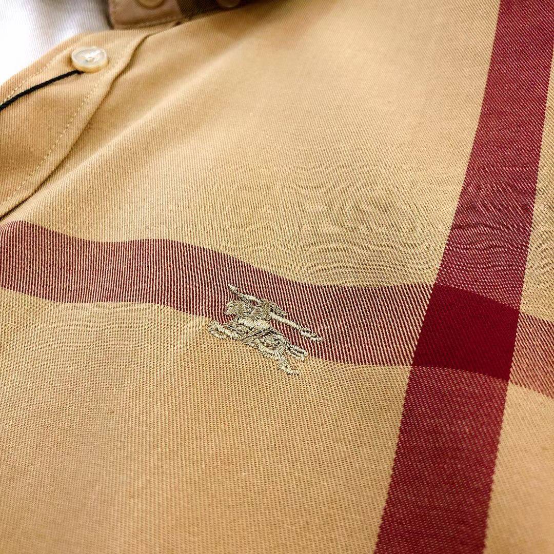 BURBERRY SHIRT / BURBERRY SHORT SLEEVE VINTAGE CHECK SHIRT เสื้อเชิ้ตแขนสั้นแบรนด์เบอเบอรี่ ลายสก็อตสุด classic เรียบหรู ดูดี ภูมิฐานมากๆค่ะ สินค้านำเข้าคุณภาพเทียบแท้ งานสวยเทพ เนื้อผ้าอย่างดี เป๊ะมาก รับประกันความพอใจเลยนะคะ ใส่เป็นเชิ้ตติดกระดุมเนี๊ยบๆ