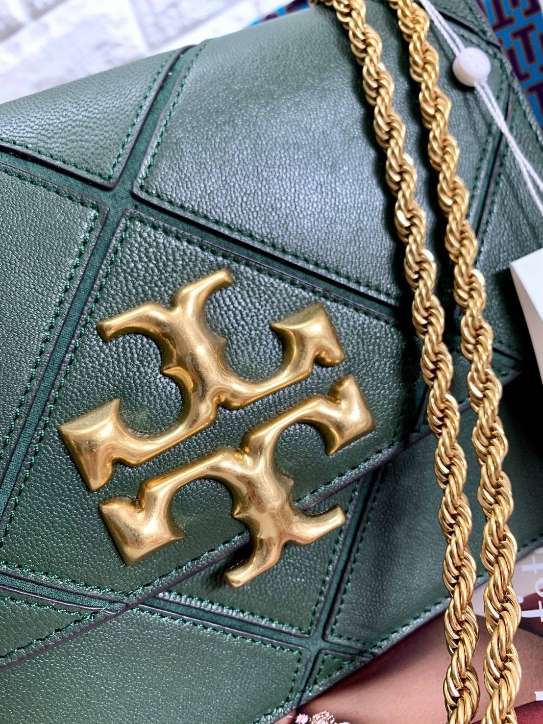 สวยจริงคุณภาพสูง ไม่จกตาค่ะ!! TORY BURCH ELEANOR QUILTED CONVERTIBLE SHOULDER BAG ((73590)) พร้อมส่งที่ไทย ใครรออยู่ห้ามพลาด จำนวนจำกัดค่ะ!! อีกรุ่นที่น่าครอบครองมากๆค่ะ😘 กระเป๋าสะพายข้างและทบสายเป็นคล้องไหล่ได้ หนังแท้ชั้นดีที่สุด ทำลายเหลี่ยมตัด