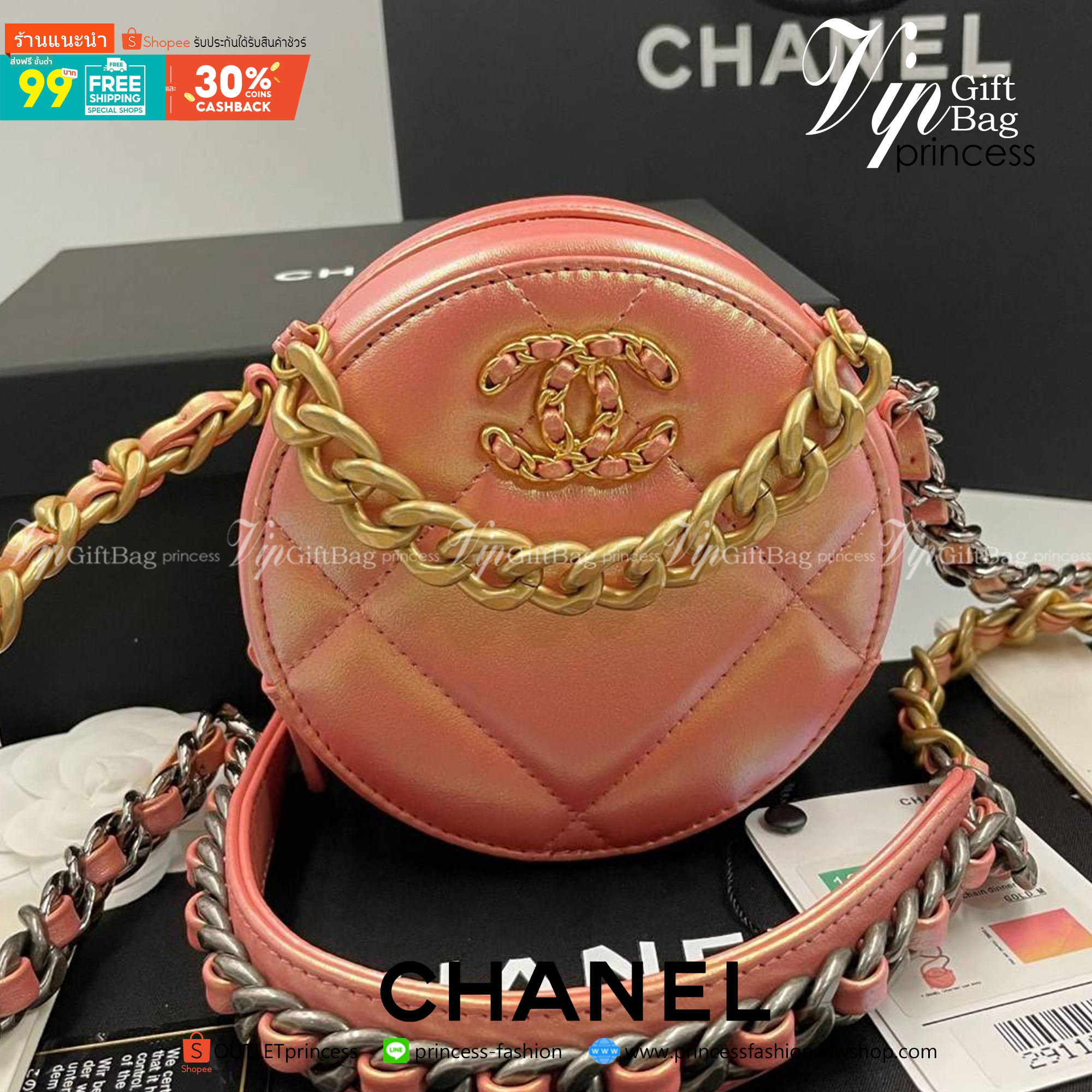 พรีเมี่ยมกิ๊ฟแท้ 100% 】CHANEL CLASSIC CLUTCH CHAIN BAG (GWP) รุ่นนี้มีความพิเศษไฮคลาสมากๆ หนังแท้ สายโซ่เงินทองสลับสี งานสวยเนี๊ยบมากๆ หนังมีความวาวเมทัลลิกทุกสี ให้สัมผัสดีน่ามอง หรูหราระดับเวิลคลาสมากค่ะ เป็นรุ่น World Class for Member Gift คุณภาพเกินรา