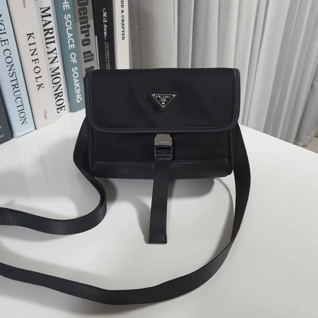 พรีเมี่ยมกิ๊ฟแท้ 100% FOR MEN COMING NOW!!! กระเป๋าทรง MESSENGER ใบเล็กกับ PRADA CROSSBODY NYLON BAG