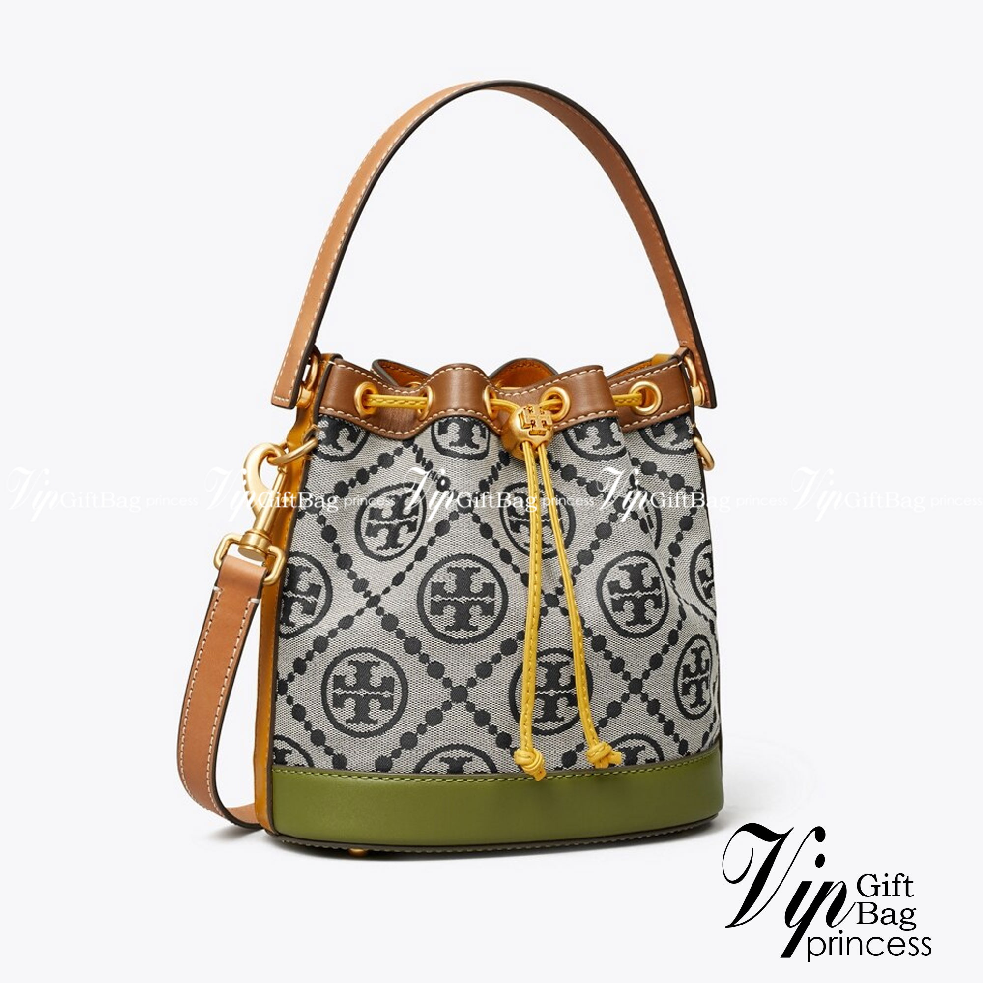 Tory Burch T Monogram Colorblock Bucket Bag กระเป๋าสะพาย ทรงบัคเกต รุ่นฮอต สไตล์ไหนเข้าได้ทุกลุค วัสดุ jacquard ตัดขอบหนังแท้ ภายในเป็นช่องโล่งกว้าง ใส่ของได้เยอะหยิบจับสะดวก มาพร้อมสายสะพายข้างหนังแท้ ถอดและปรับระดับได้สะพายชิวได้ทุกโอกาส