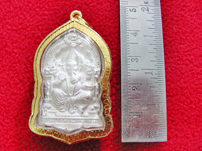 สินค้าหมดค่ะ เหรียญเสมาท้าวมหาพรหมหลังพระพิฆเนศปางวิชัยคเณศ(ปางแห่งชัยชนะ)เนื้อเงินพ่นทรายเลี่ยมทองไมครอนค่ะ