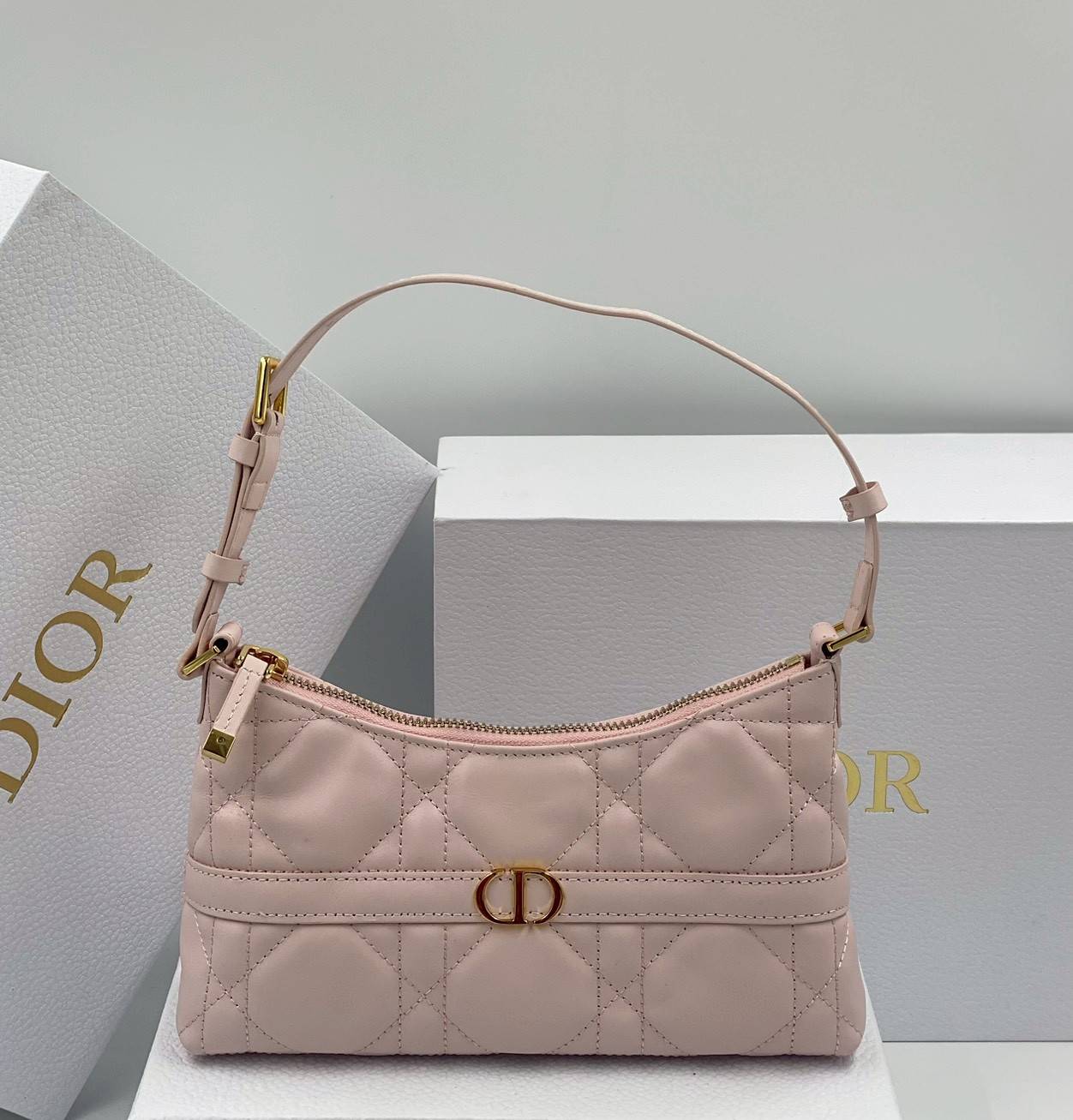 ORI หนังแท้ | DIOR Mini 30 Montaigne Cigale bag / DIOR Mini Miss Caro Cigale bag กระเป๋าสะพายไหล่ทรงโฮโบ ขนาดมินิเสริมไลน์ 30 Montaigne ด้วยรูปทรงทันสมัยและประณีตบรรจง
