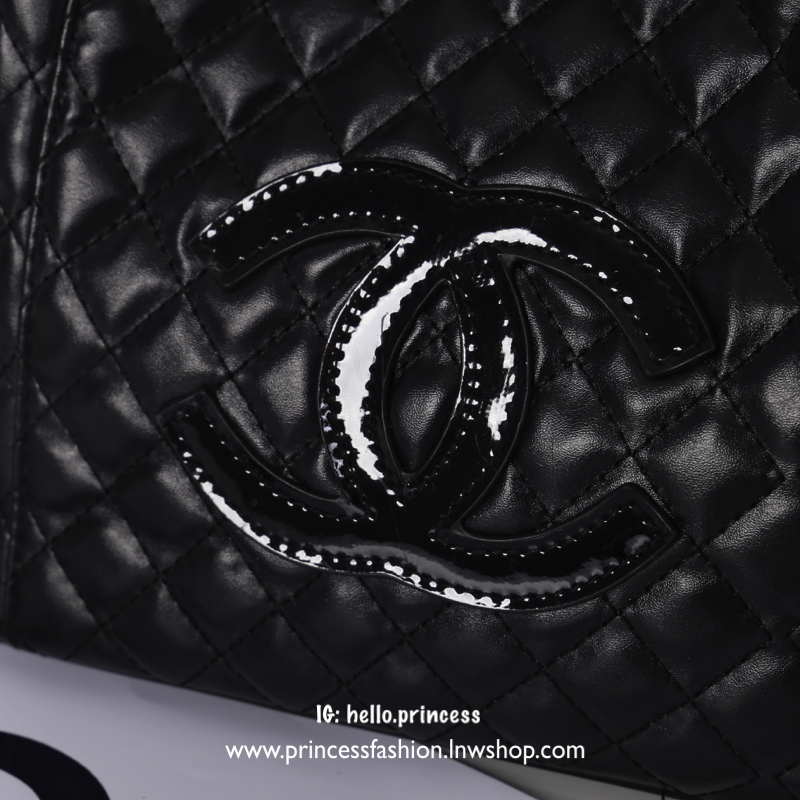 Chanel Drawstring Backpack VIP Gift With Purchase (GWP) New in!! กระเป๋าสะพายไหล่หรือเป้สะพายหลังรุ่น Limited Edition VIP gift ของแท้จาก Chanel Perfume Counter ขนาดกำลังดี น้ำหนักเบา วัสดุหนังลายตาราง อะไหล่ทองสวยหรู ด้านหน้ามีโลโก้ เปิดปิดแบบรูด Drawstri