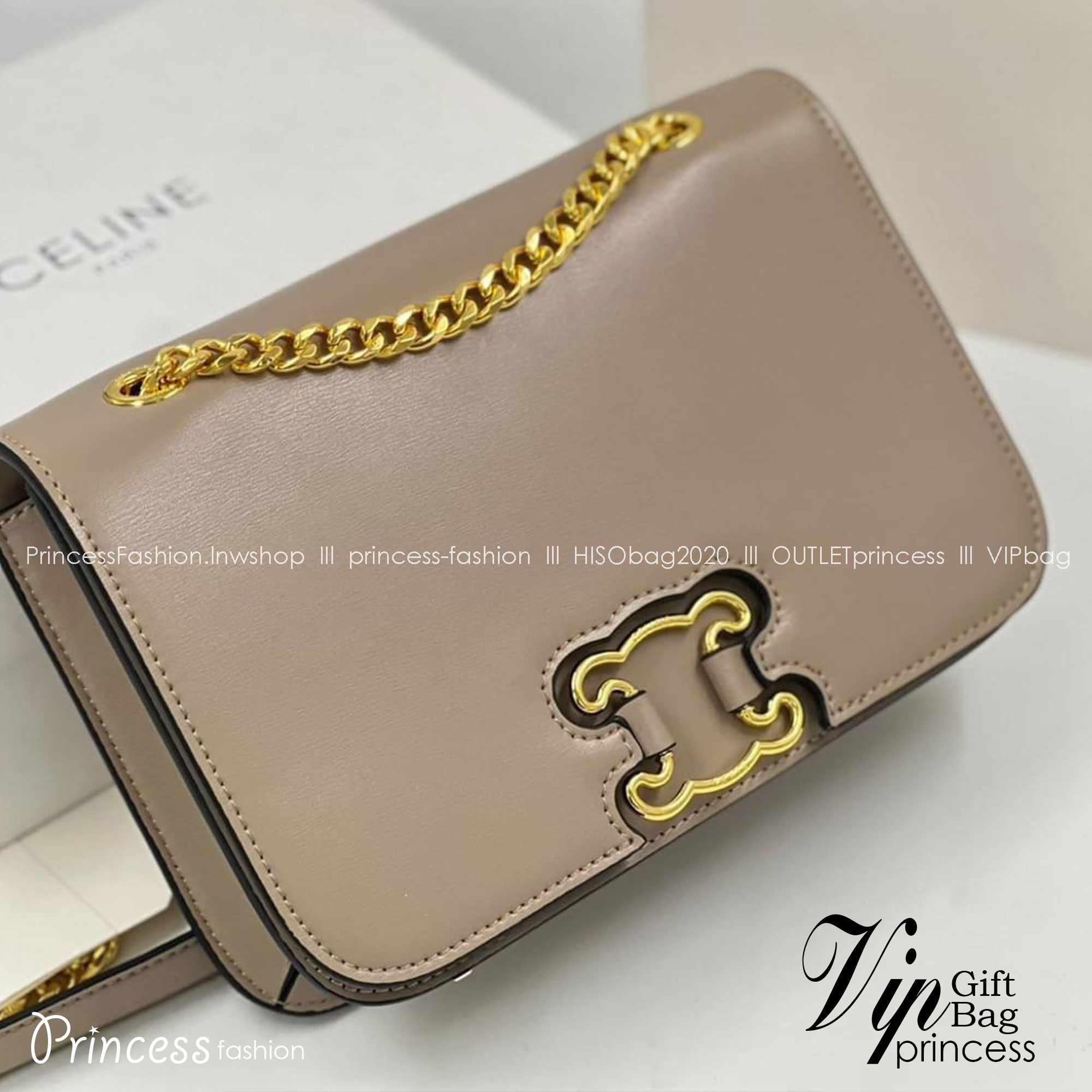 CELINE Classique Triomphe Bag in shiny / CELINE TRIOMPHE WITH CHAIN กระเป๋าสะพายทรงกล่องคล้าย Classic Box แต่มีรุ่นใหม่ออกแบบโลโก้สะดุดตาวินเทจ ด้วยดีไซน์ที่ดูโฉบเฉี่ยว
