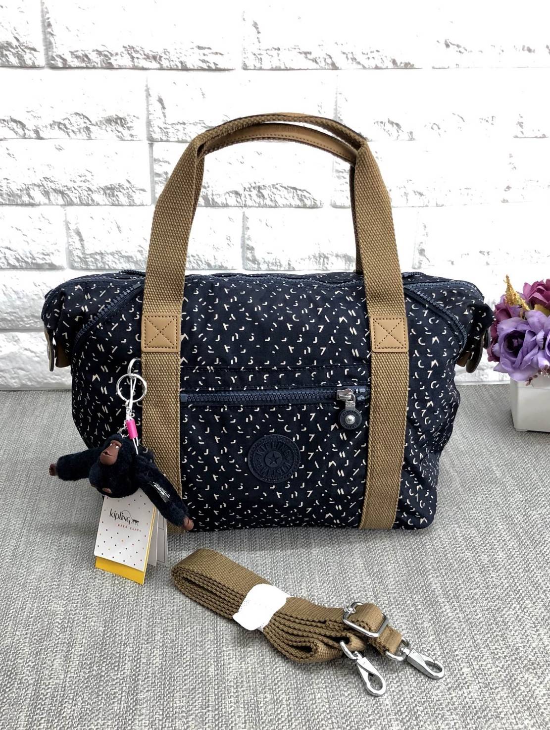 Kipling Handbag | k13848// (OEM. Factory HK.) กระเป๋าถือ สะพายข้าง คล้องไหล่ วัสดุ nylon ด้านหน้ามี 1 ช่องซิป, 1 ช่องโล่ง ใส่มือถือหรือ ของจุกจิกได้ค่ะ ปรับได้ 2 ทรง ด้านข้างขยายออกได้ ช่องซิปหลักด้านในโล่ง จุได้เยอะ น้ำหนักเบา ทำความ สะอาดง่าย มีช่องซิปแ