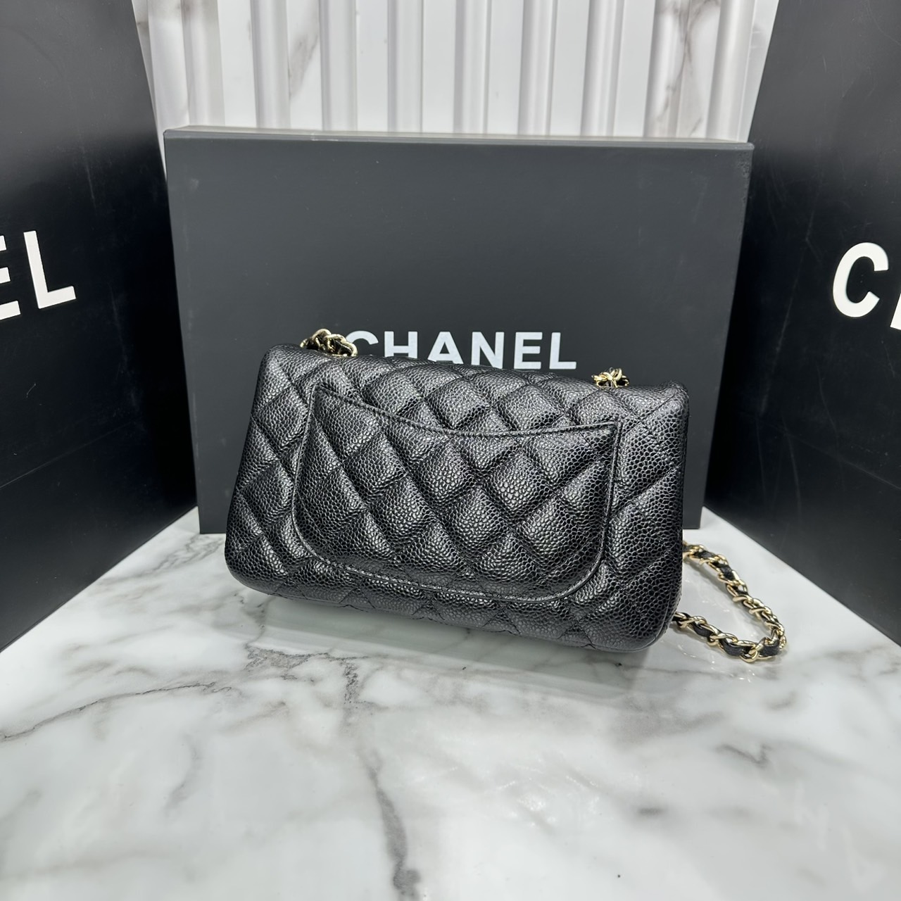 ORI หนังแท้ | CHANEL Classic 20cm shoulder bag กระเป๋าสะพายรุ่นยอดนิยม หรูหราระดับตำนาน สวยงามเหนือกาลเวลา