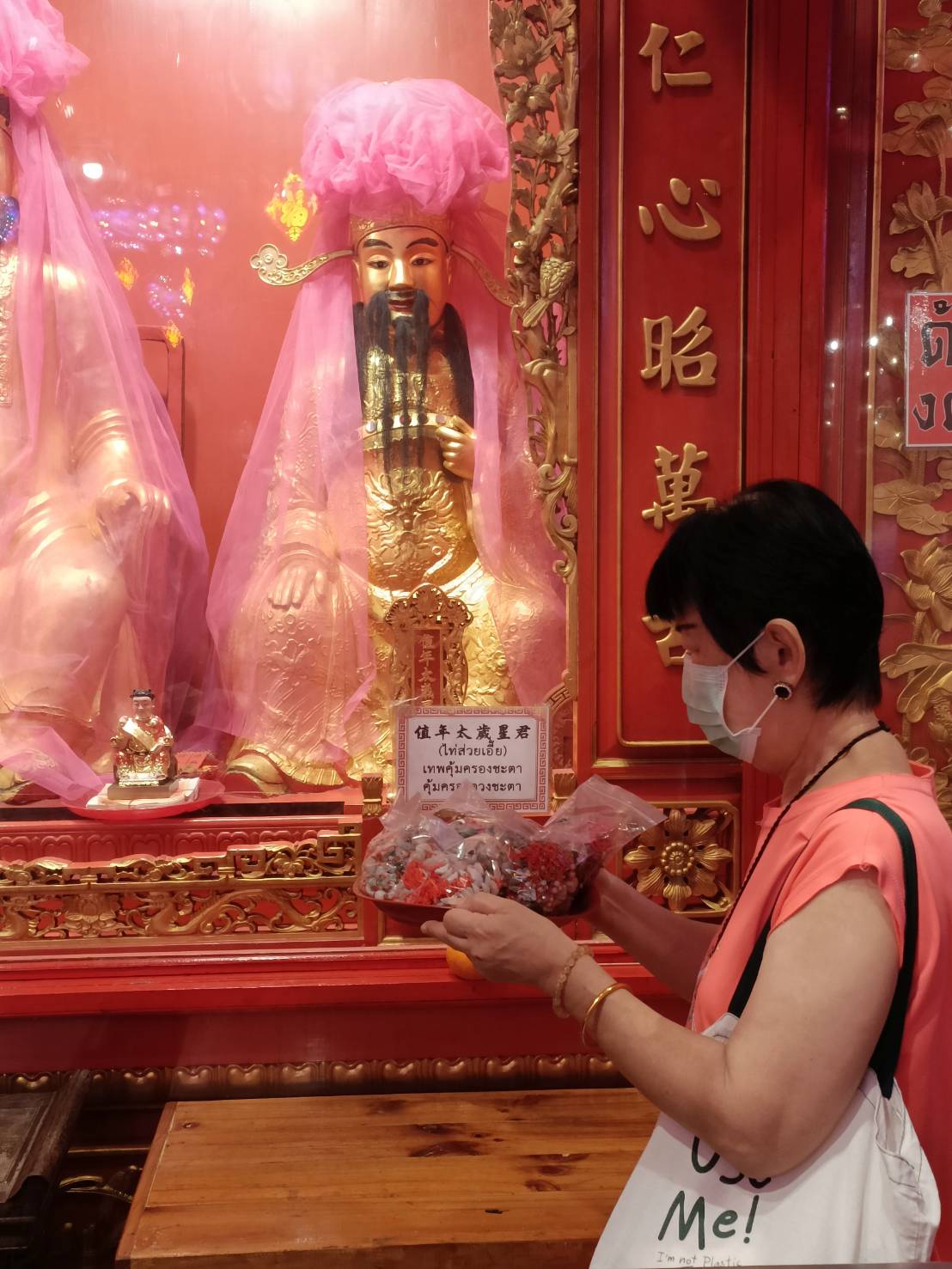 จี้ล็อกเก็ตภาพเทพกวนอูปางห้ามศึก ช่วยขับไล่สิ่งไม่ดี พร้อมบทสวดบูชา เสริมดวงปีชวด 2567 ค่ะ