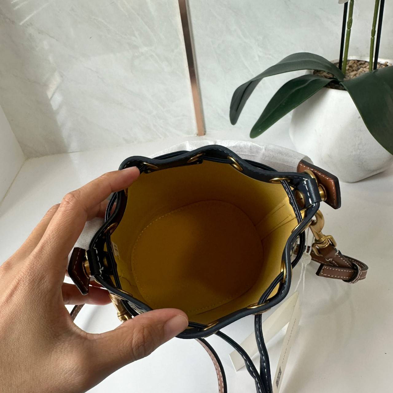 TORY BURCH T MONOGRAM JACQUARD MINI BUCKET BAG กระเป๋าทรงบัคเก็ตไซส์มินิ ทรงยอดนิยมขนาดน่ารัก