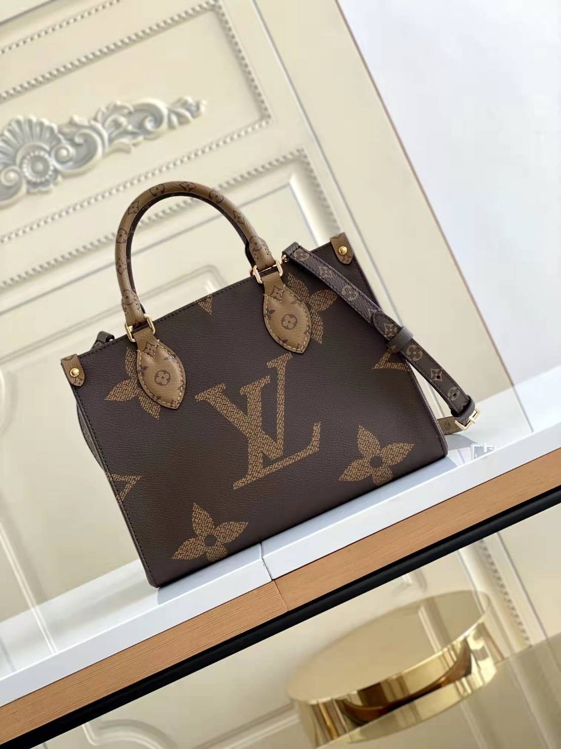หนังแท้ LOUIS VUITTON ONTHEGO 10" / LV ONTHEGO พร้อมส่งที่ไทย งานหนังแท้ทั้งใบ ออริจินอลเกรด ภาพสินค้าถ่ายจากงานขายจริง ใช้งานต่างประเทศได้