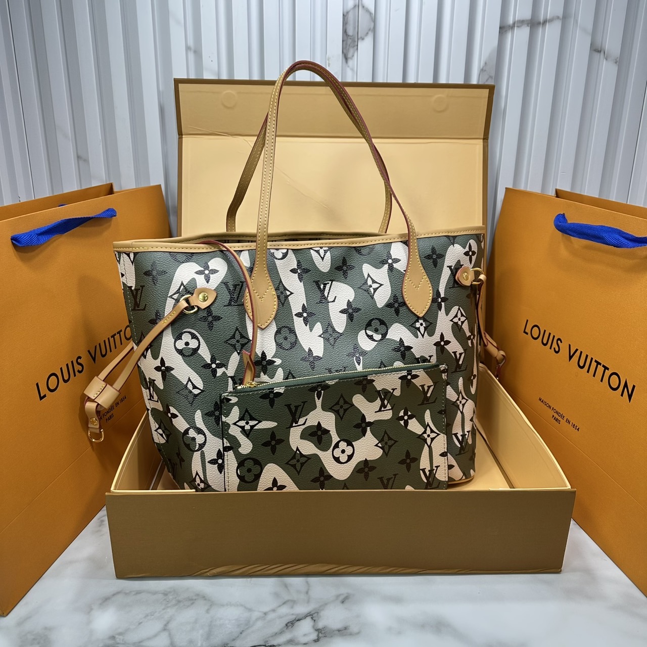 ORI หนังแท้ | LV Neverfull Camouflage Tote Bag กระเป๋าสะพายทรงโท้ทใบใหญ่ โทนเขียวลายใหม่ ภายในโล่งกว้าง จุของได้เยอะ