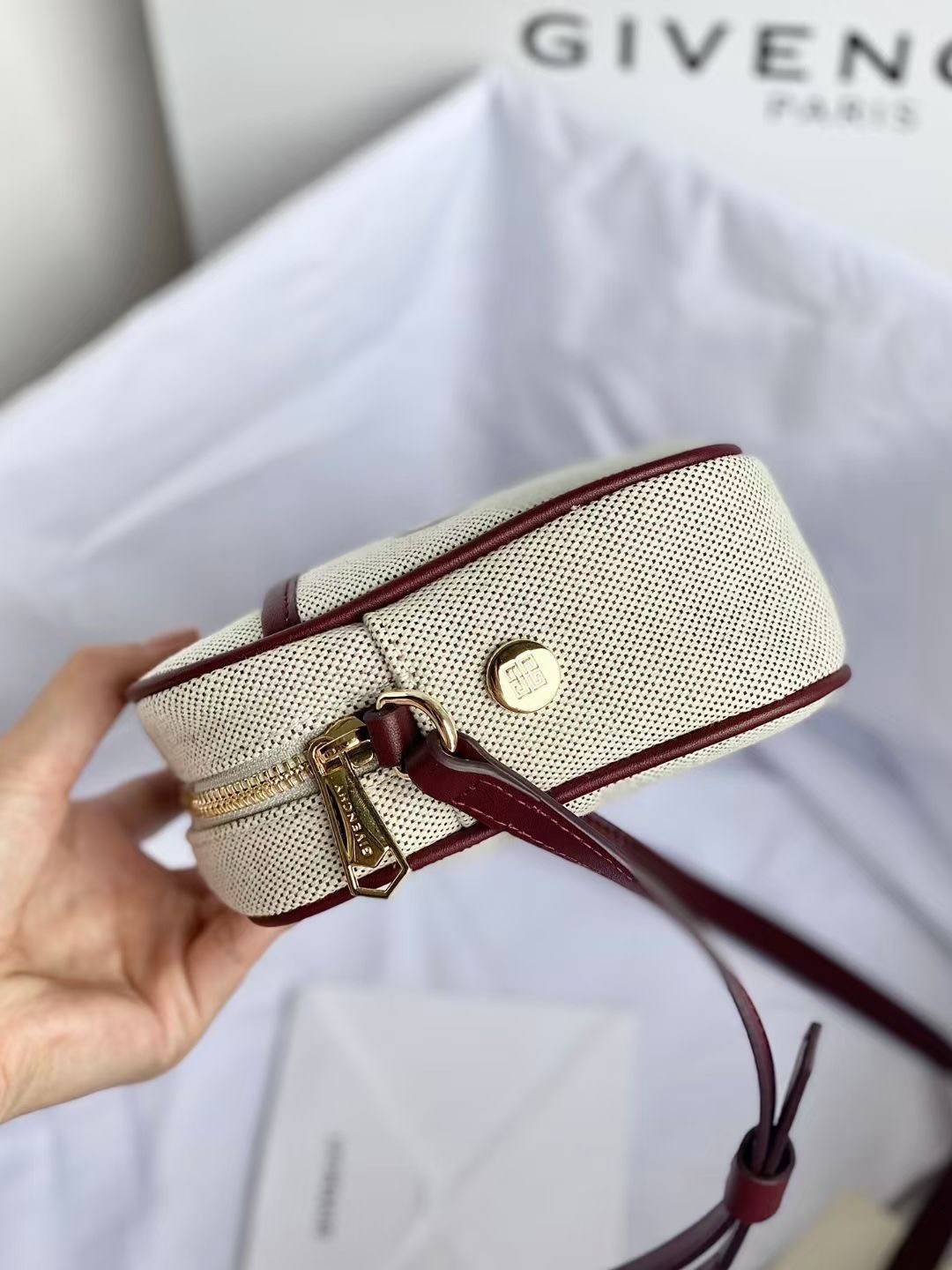 พรีเมี่ยมกิ๊ฟแท้ 100% 】พร้อมส่งที่ไทย ที่นี่ที่เดียว VIP gift Givenchy Bond solo bag หนังแท้ (black,red)