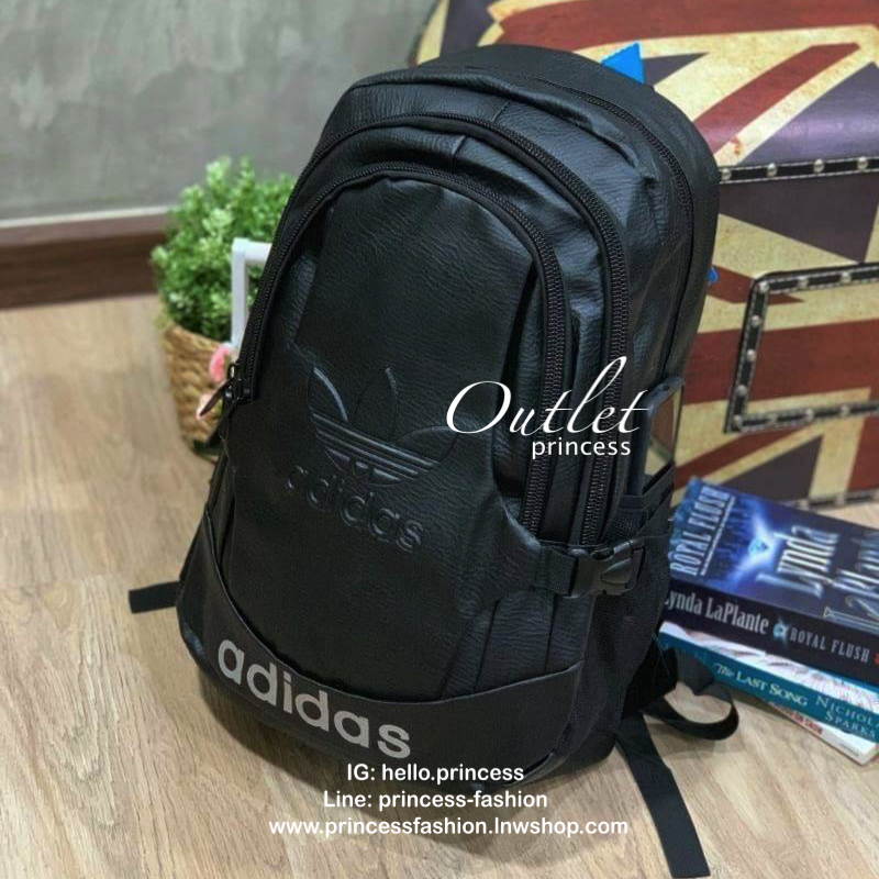 Adidas Triple Zip Backpack กระเป๋าเป้ สไตล์ลำลอง วัสดุหนังpu มีช่องซิปใหญ่ใช้งานถึง3ช่อง มีแยกช่องใส่Laptop ขนาดใส่เอกสารA4ได้ สายสะพายปรับระดับได้ ด้านข้างมีช่องใส่ขวดน้ำทั้งสองด้านพร้อมตัวล็อคเพื่อความคล่องแคล่ว สะพายไปเที่ยว เรียนหนังสือ ทำงานได้เลยคร้