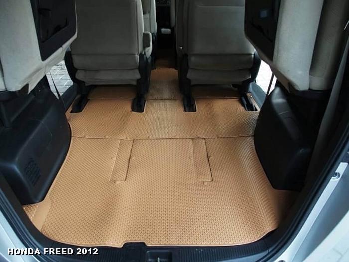 พรมปูพื้นรถยนต์ HONDA FREED กระดุมเม็ดเล็กรีดขอบ สีชามัวร์ เต็มคัน