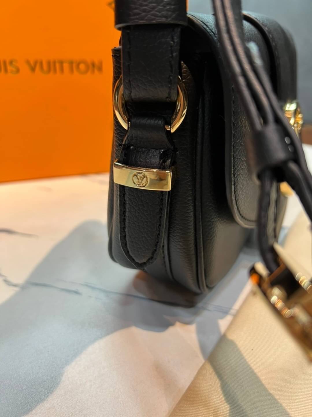 VIP 】หนังแท้ Louis Vuitton Crossbody & Shoulder Bag พร้อมส่งที่ไทย 4 สี