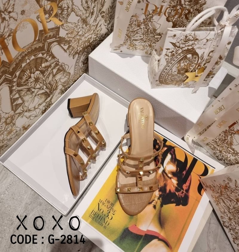 Valentino รองเท้า งานสวม หมุด สวยเก๋ ของมันต้องมีคะ แมทส์ชุดไก้หลากหลาย สวมใส่ง่าย วัสดุหนัง PU พิมพ์ลายคล้ายหนังแท้ ส้นแท่ง ใช้งาน ยื่น เดิน สบาย ไม่เมื่อย