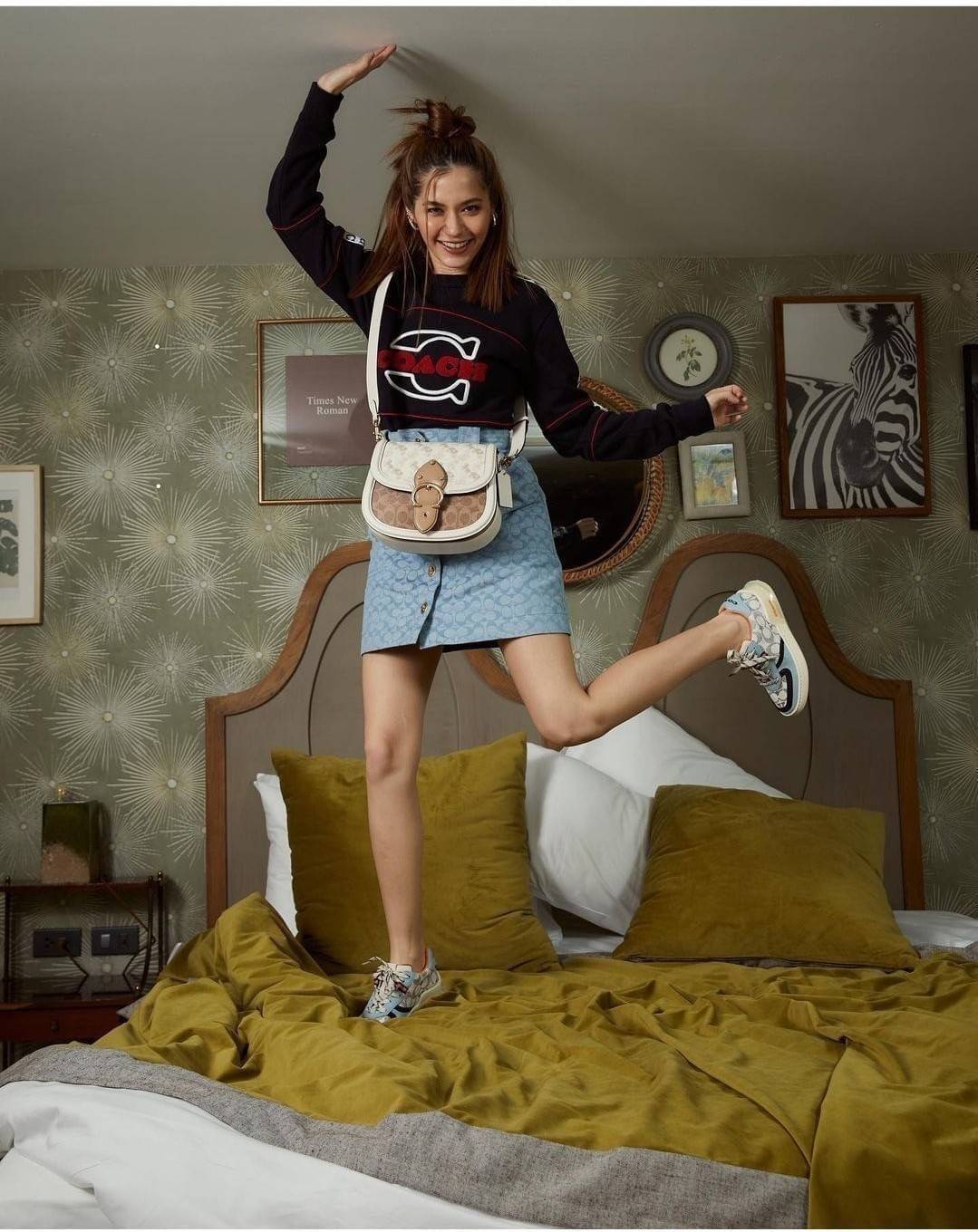 COACH C3837 BEAT SADDLE BAG WITH HORSE AND CARRIAGE PRINT The best item! ที่สาวๆรอคอย! ฮอตไฟลุก! สีหายาก ละมุนคุณหนู คอลเลคชั่นใหม่ ดีไซน์หรูหรา พิเศษมากๆมาพร้อมสายสะพาย 2 เส้น ใช้คู่กันหรือแยกสะพายก็สวยครบสูตร กระเป๋าสะพายทรง saddle คลาสสิค เปิด-ปิดด้วยก