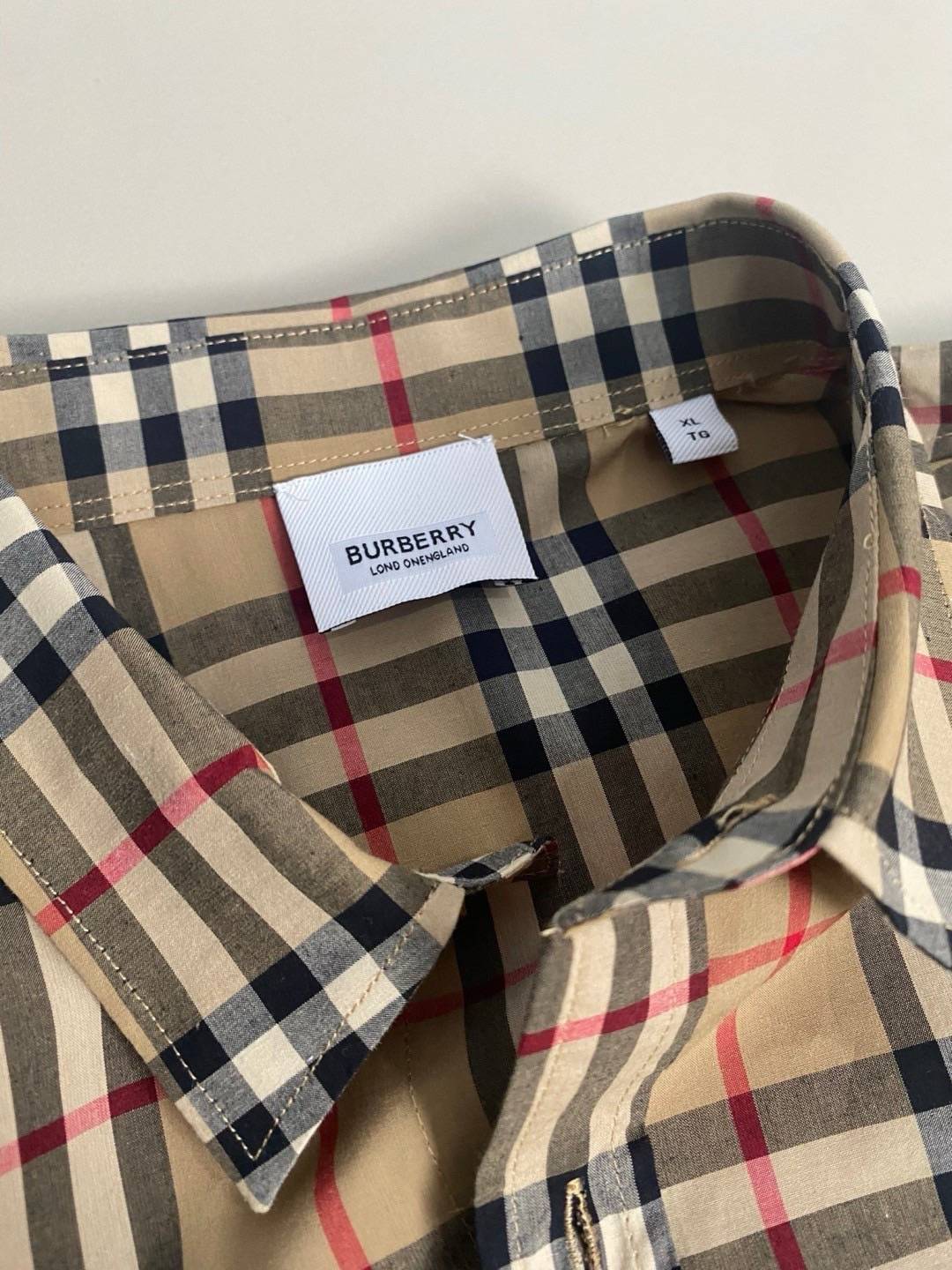BURBERRY Shirt งานปักละเอียดมากๆ VIP 1:1 แนะนำให้ต้องมีเป็นเจ้าของ เสื้อเชิ้ตงานแบรนด์เนื้อผ้าอย่างดีงานนำเข้าจากโรงงานเทียบแบรนด์ เกรดท็อปออริจินอล เกรดดีสุด เทียบแท้ พร้อมป้ายแท็ก