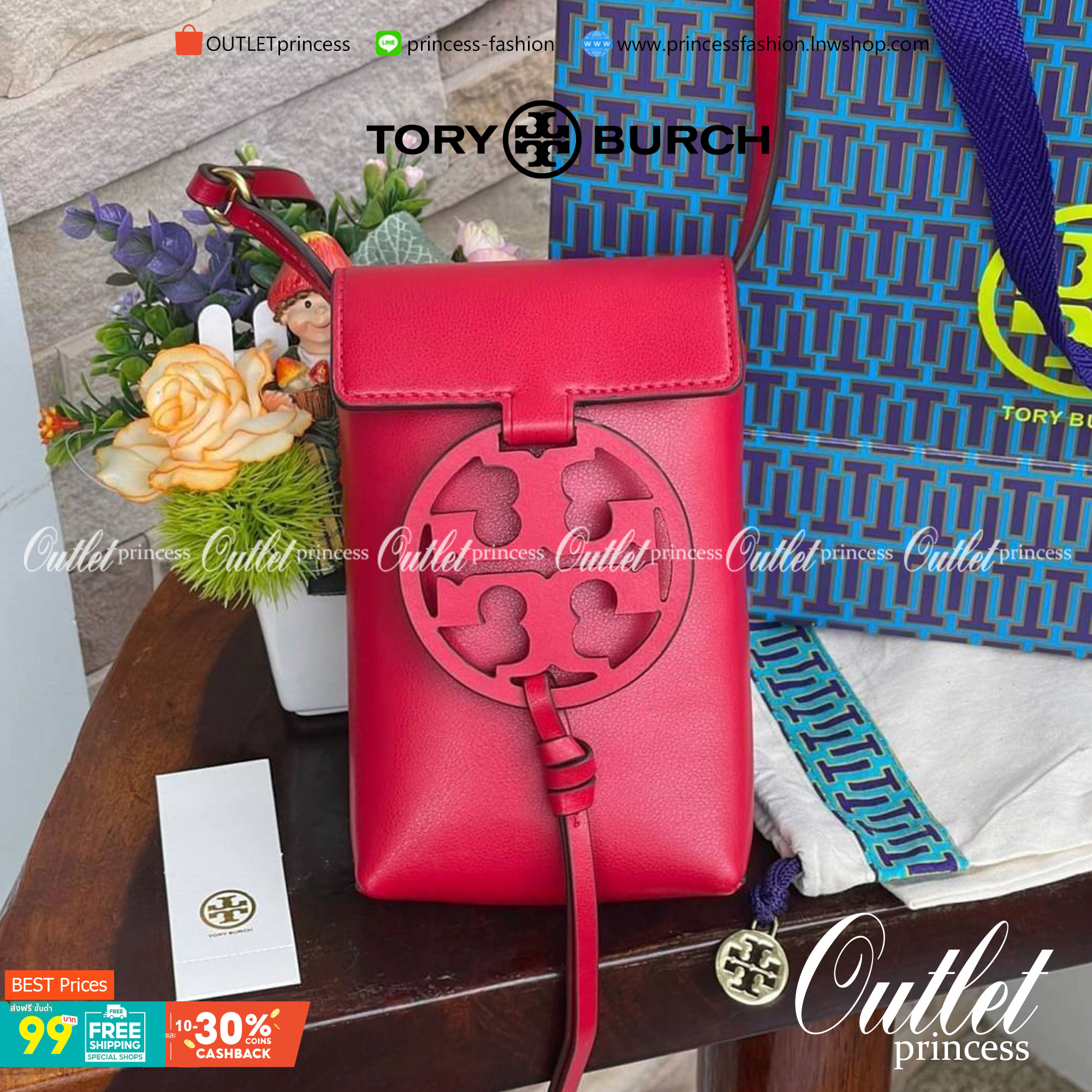 TORY BURCH MILLER METAL PHONE CROSSBODY อีกหนึ่งกระเป๋าใส่มือถือรุ่นฮิตที่เชื่อว่าหลาย ๆ คนต้องเคยเห็นผ่าน ๆ ตามาอย่างแน่นอน กับแบรนด์ Tory Burch ดีไซน์กระเป๋าทรงฝาพับแม่เหล็กใช้งานง่าย มาพร้อมดีเทล Logo สีเดียวกับเฉดสีของกระเป๋า แต่ยังมีความน่ารักด้วยทรง