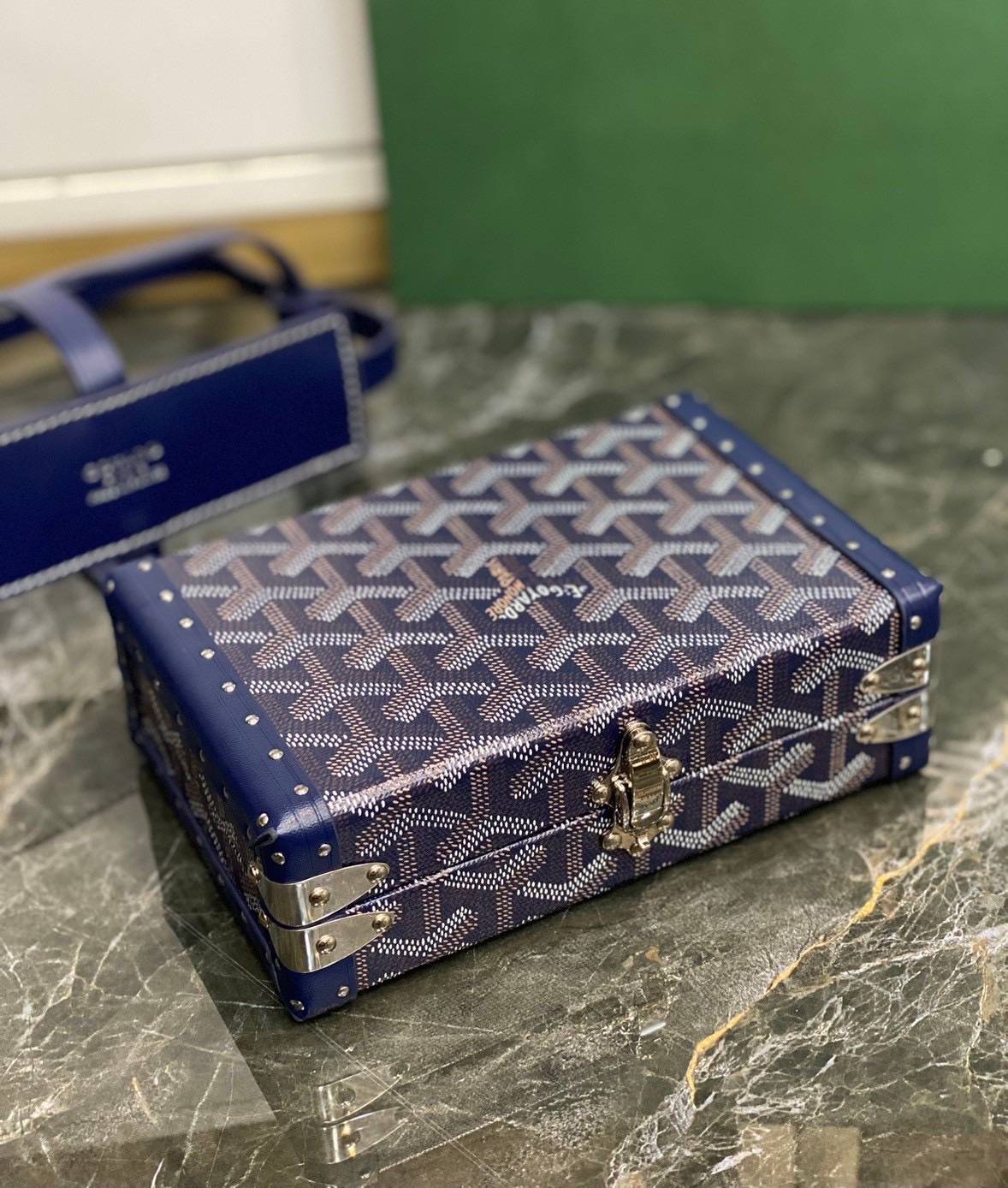 ORI หนังแท้ | Goyard Minaudière Trunk Bag กระเป๋าสะพายทรงแมสเซ็นเจอร์ เป็นคลัตช์ได้ในใบเดียว น้ำหนักเบา ทรงกล่องดีไซน์ใช้งานง่าย สวยหรู