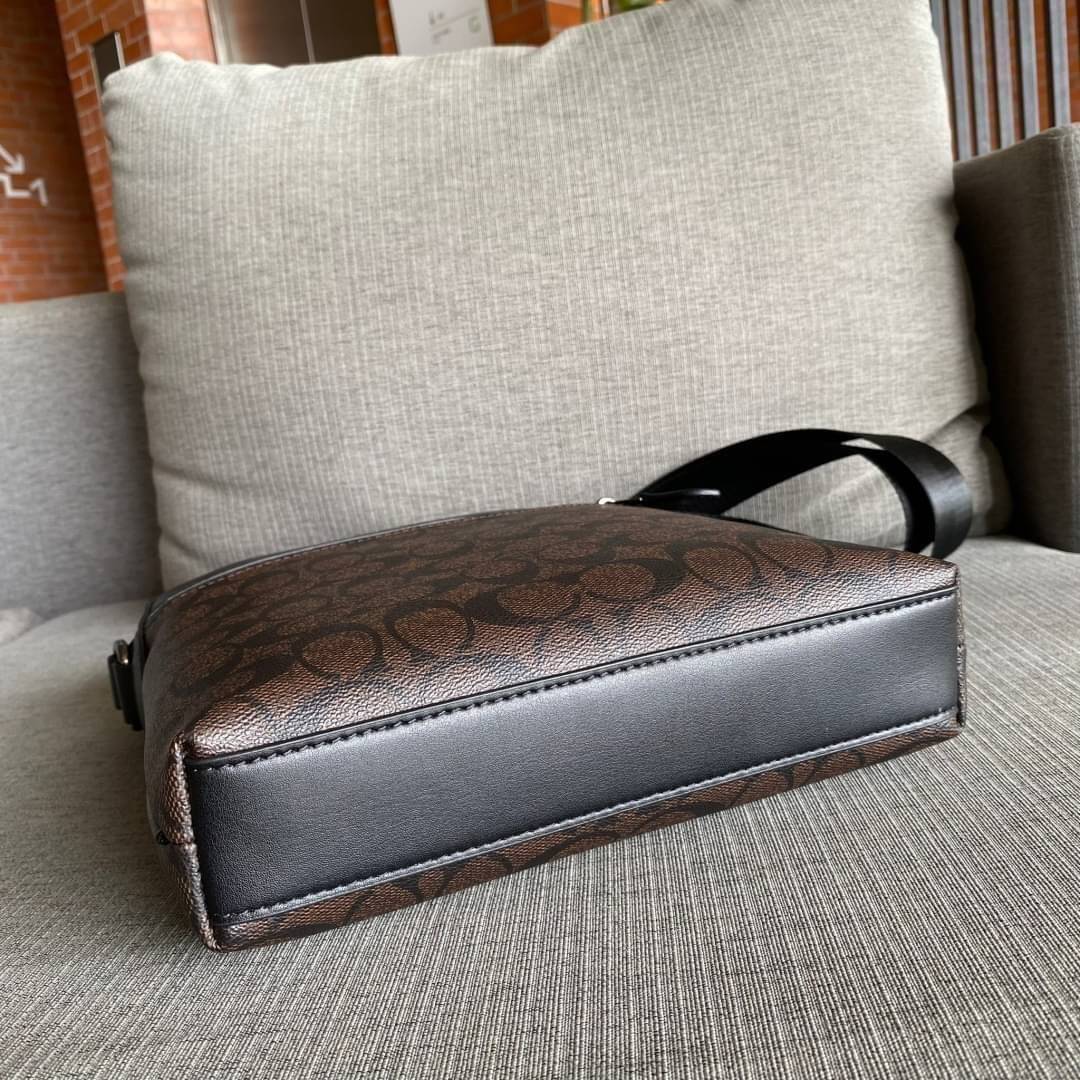 COACH HOUSTON FLIGHT BAG IN SIGNATURE CANVAS (F73336) ขายดีตลอดกาล!! คลาสสิคไม่มีใครเกิน!! กระเป๋าสะพายข้างทรงแมสเซ็นเจอร์ยอดฮิต ทรงสวย ดูดี 🔥 เป็นอีกรุ่น ที่พลาดแล้วต้องรอนานมากๆ ฮ๊อต ฮิต สุดๆ ใช้ได้ทุกเพศ Unisexสุดๆ เท่ห์มากบอกเลย จะออกงานไหน ไม