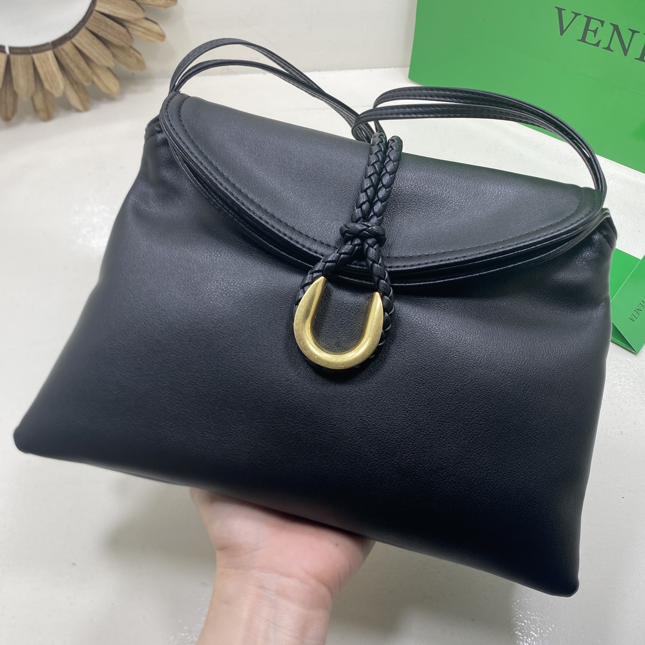 ORI หนังแท้ | Bottega Veneta Liberta Bag / BV Crossbody Bag กระเป๋าสะพายสุดชิค ดีไซน์เรียบหรูโดดเด่น 🤍 เกรดออริจินอล หนังแท้