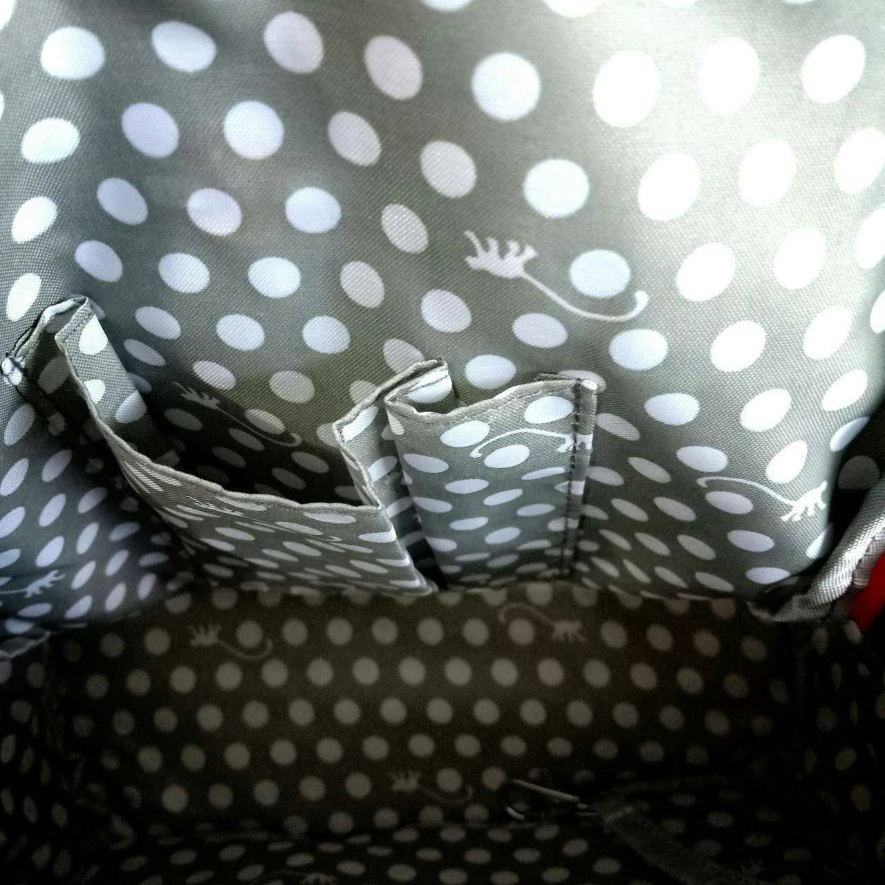 KIPLING 2WAYS MINI BACKPACK 👍กระเป๋าสะพาย2Wayรุ่นใหม่วัสดุ Nylon & Polyester 100% 👍หูหิ้วมีลายปั้มแบรนด์ 👍สายสะพายยาวเลื่อนปรับได้ถอดได้ 👍สามารถถือหรือสะพายได้ จะสะพายไหล่ สะพายเฉียง Crossbody หรือจะคล้องสายเป็นเป้สะพายหลัง