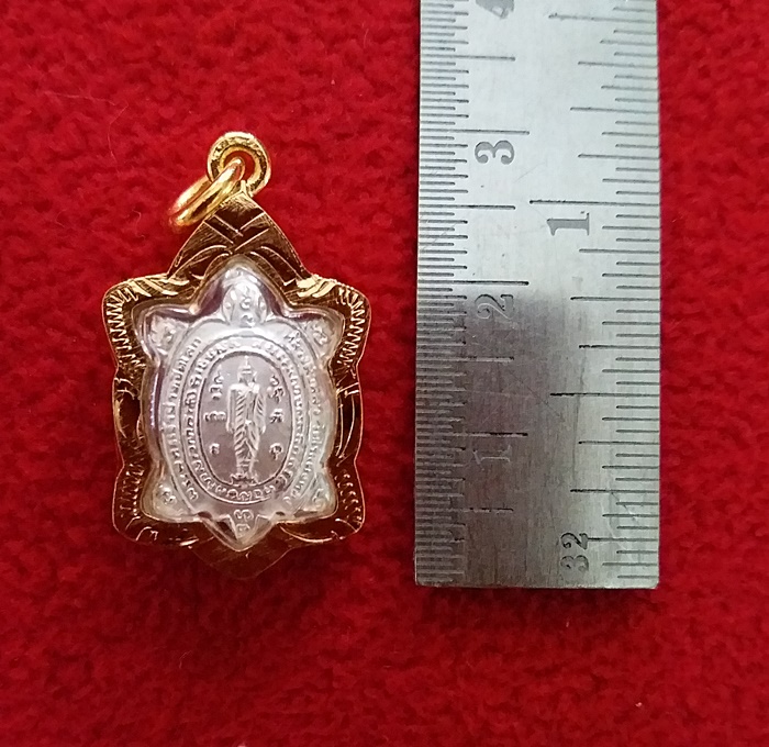 สินค้าหมดค่ะ จี้เต่าหลวงปู่หลิว ปางเปิดโลก เนื้อเงินพ่นทรายเลี่ยมทองไมครอนพร้อมใบคาถาค่ะ