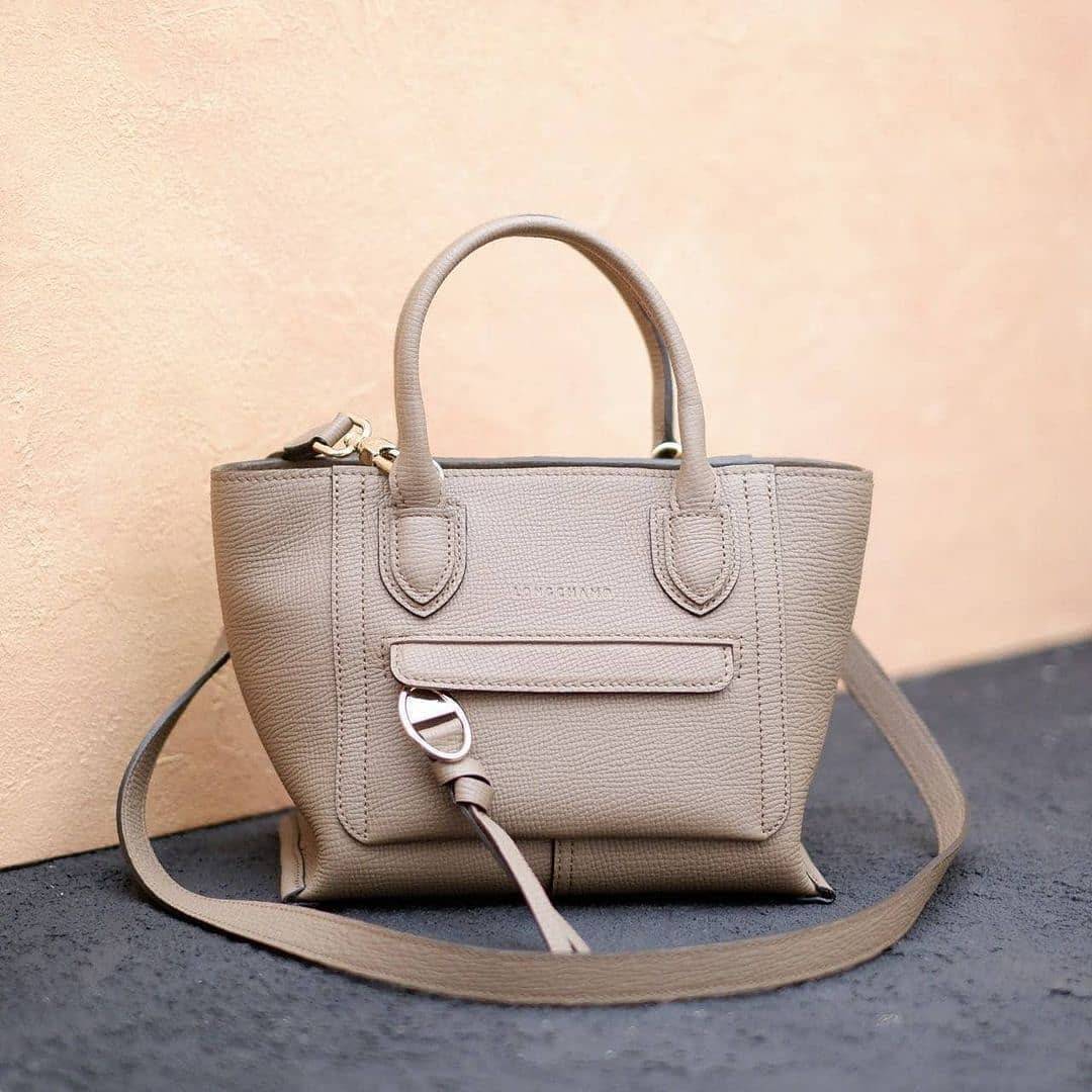 ของแท้ 💯% LONGCHAMP MINI MAILBOX TOP HANDLE BAG กระเป๋าถือ/Crossbody รุ่นหายาก!! รุ่นใหม่ล่าสุด ดีไซน์ด้วยเส้นด้ายที่ดูโฉบเฉี่ยว และ รูปทรงสี่เหลี่ยมคางหมู ทรงสวยโดดเด่น