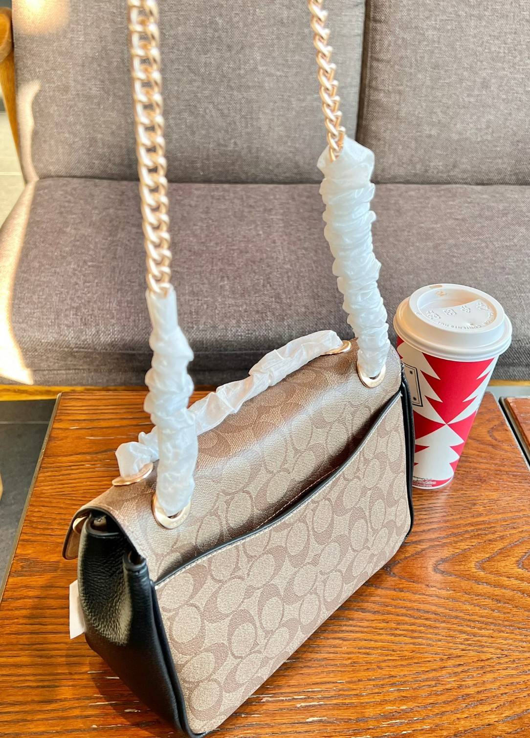 Coach Disney X Coach Klare Crossbody 25 In Signature Canvas With Patches((CC152)) พร้อมส่งก่อนใคร! เริ่ดๆ ชิคๆ กันก่อนค่ะ กับกระเป๋าสะพายแบบครอสบอดี้ร์หรือทบสายคู่ใช้งานแบบหิ้วหรือคล้องไหล่ได้ ✔️หนังแท้อย่างดีสวยมากๆค่ะ