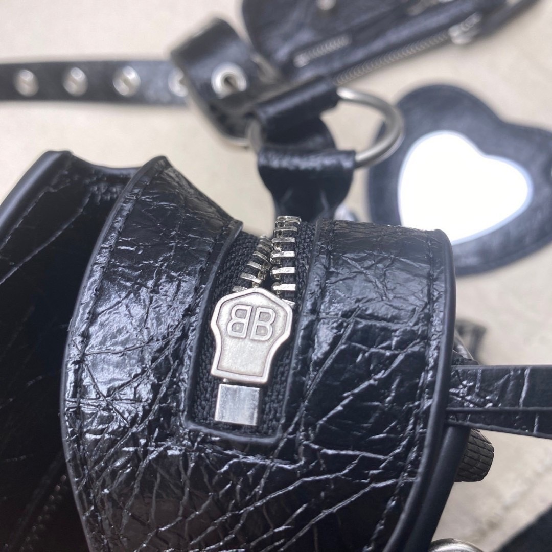 Balenciaga Neo Cagole XS Handbag in black Arena กระเป๋าสะพายรุ่นยอดนิยม สวยเท่ เกรดออริ 1:1 สลับแท้ ใช้งานต่างประเทศได้