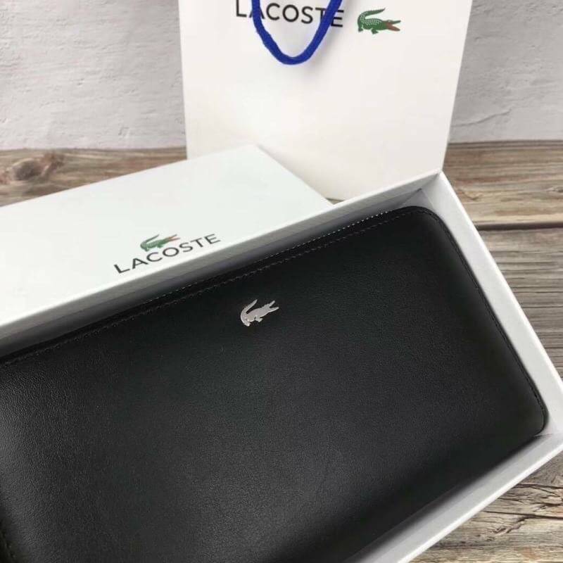 LACOSTE FACTORY LONG WALLET กระเป๋าสตางค์ใบยาวรุ่นใหม่ล่าสุดหนังสวยอยู่ทรงเปิดปิดด้วยซิปรอบด้านหน้ามีโลโก้แบรนด์เรียบหรู ภายในมีโลโก้ ช่องซิป ช่องใส่บัตรหลายช่องใส่มือถือ iphone8 เหรียญ บัตรได้เยอะ ตัวจริงสวยน่าใช้คลาสสิคไม่มีเอ้าท์ ราคาสุดคุ้ม สินค้ามาพร
