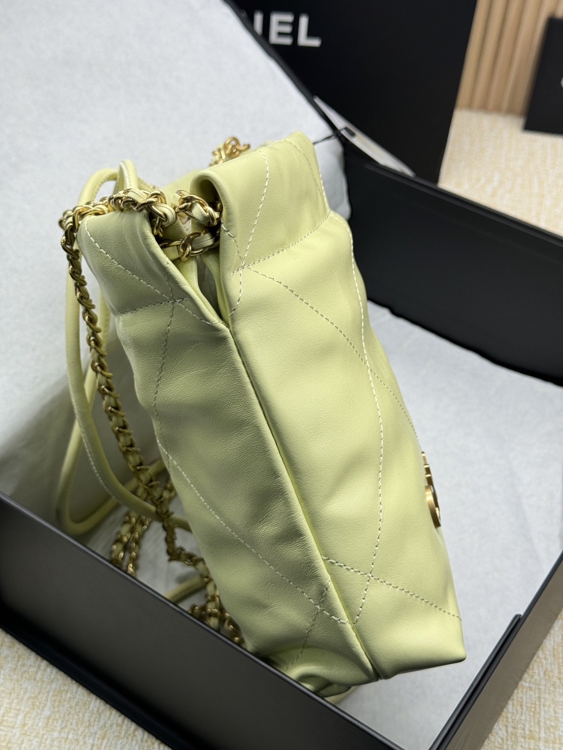 Chanel 22 Mini Handbag With Pearl Chain กระเป๋าทรงโท้ท เกรดออริ สลับแท้ 1:1 ใช้งานต่างประเทศได้